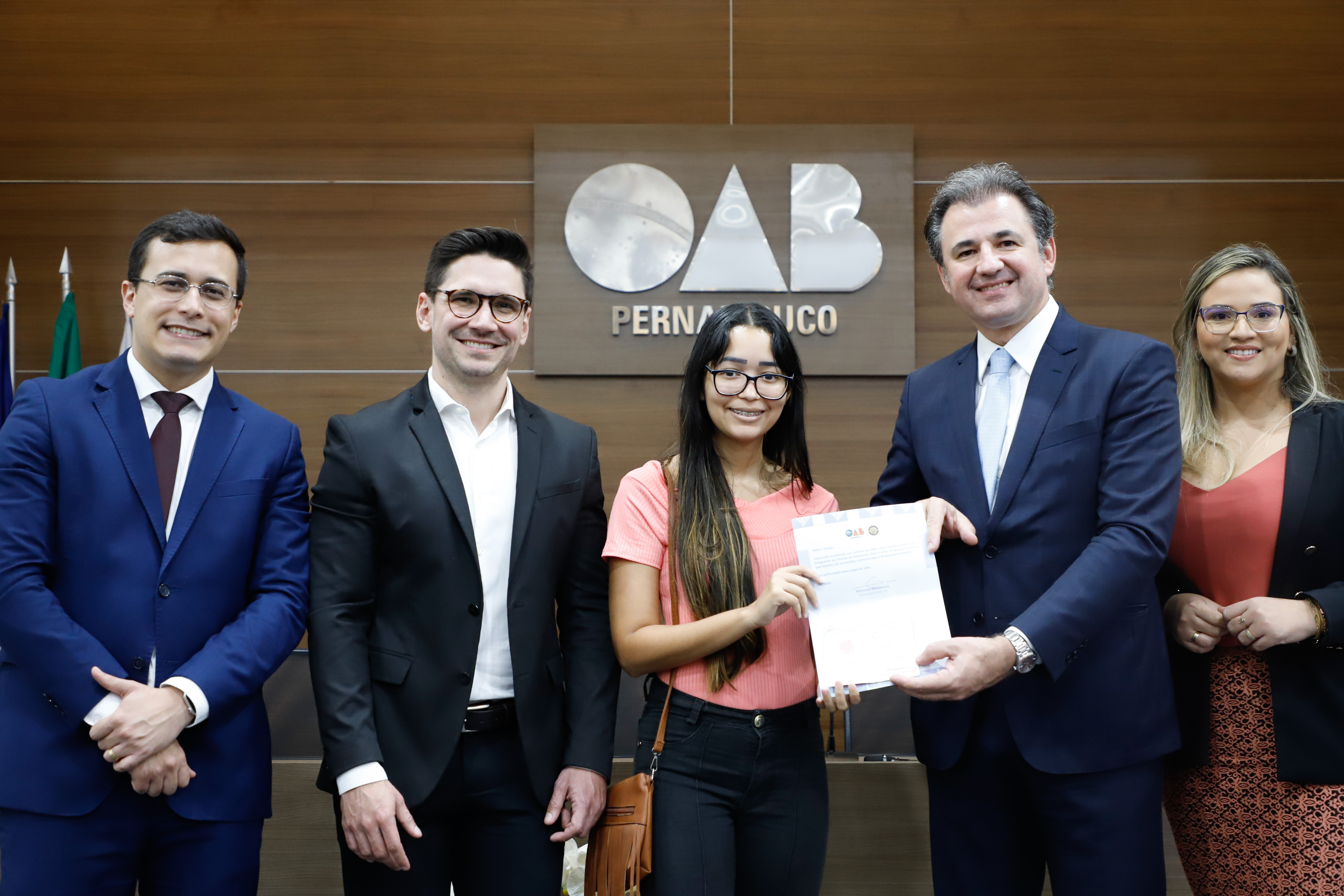 Entrega das carteiras aos novos advogados e advogadas