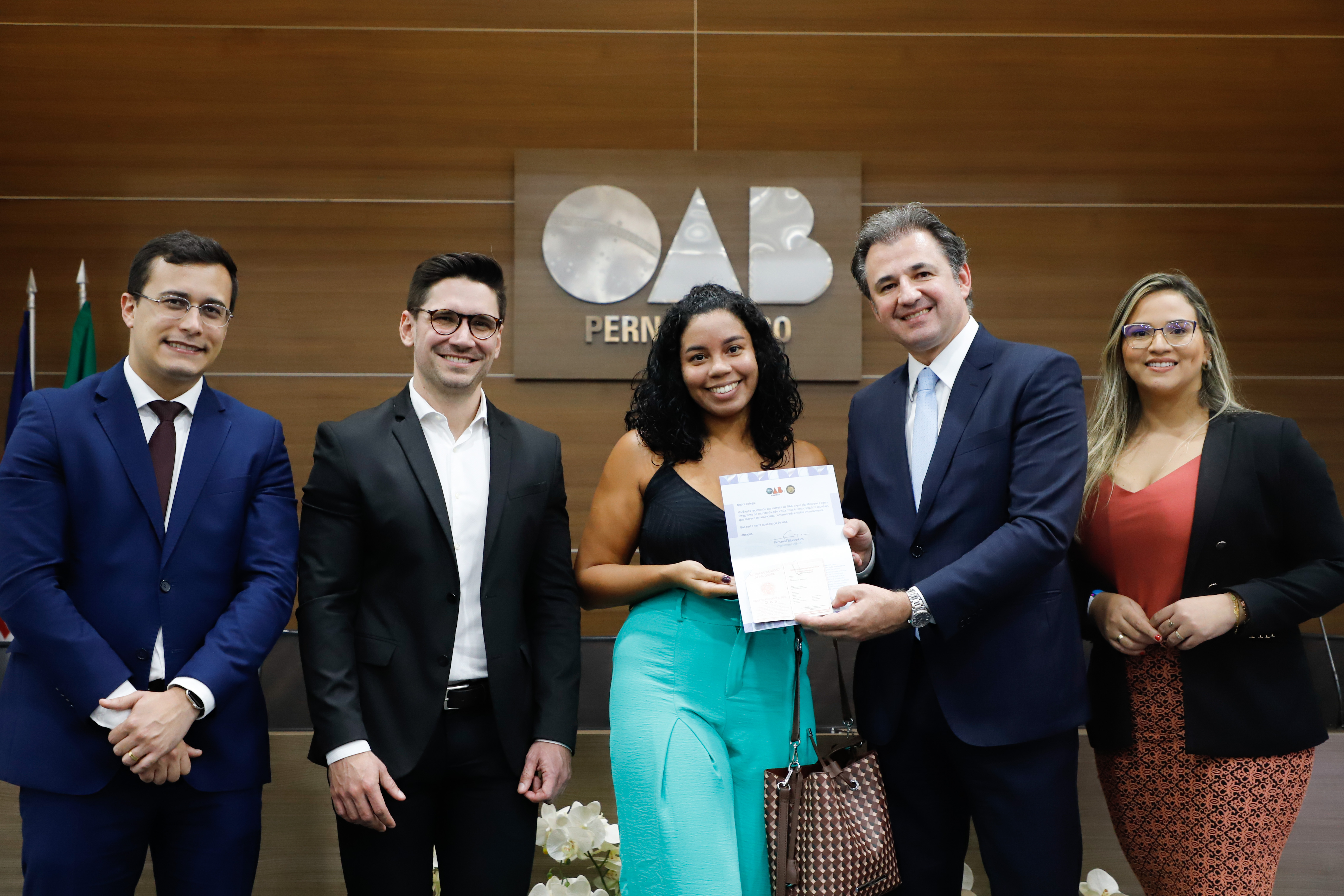 Entrega das carteiras aos novos advogados e advogadas