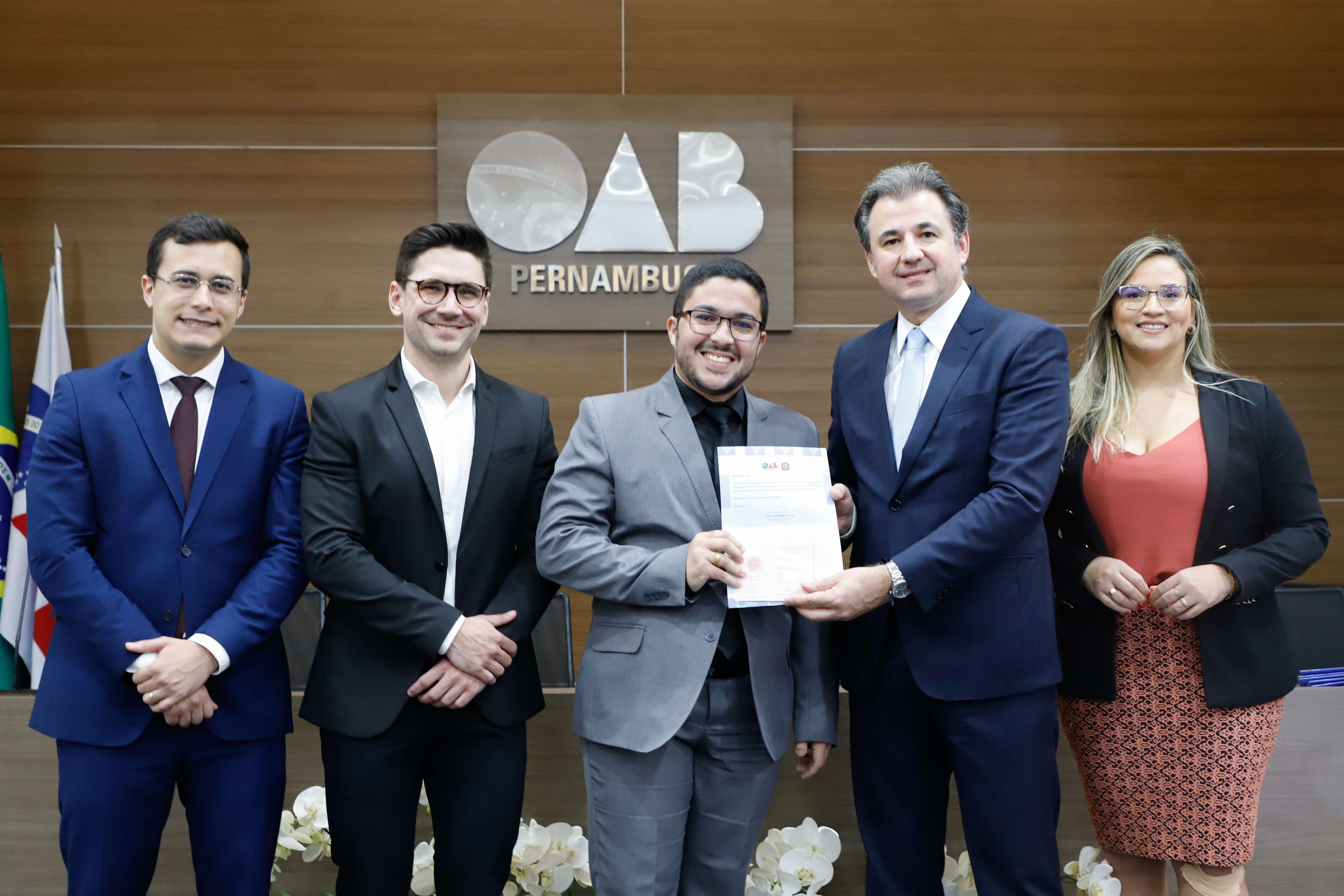 Entrega das carteiras aos novos advogados e advogadas