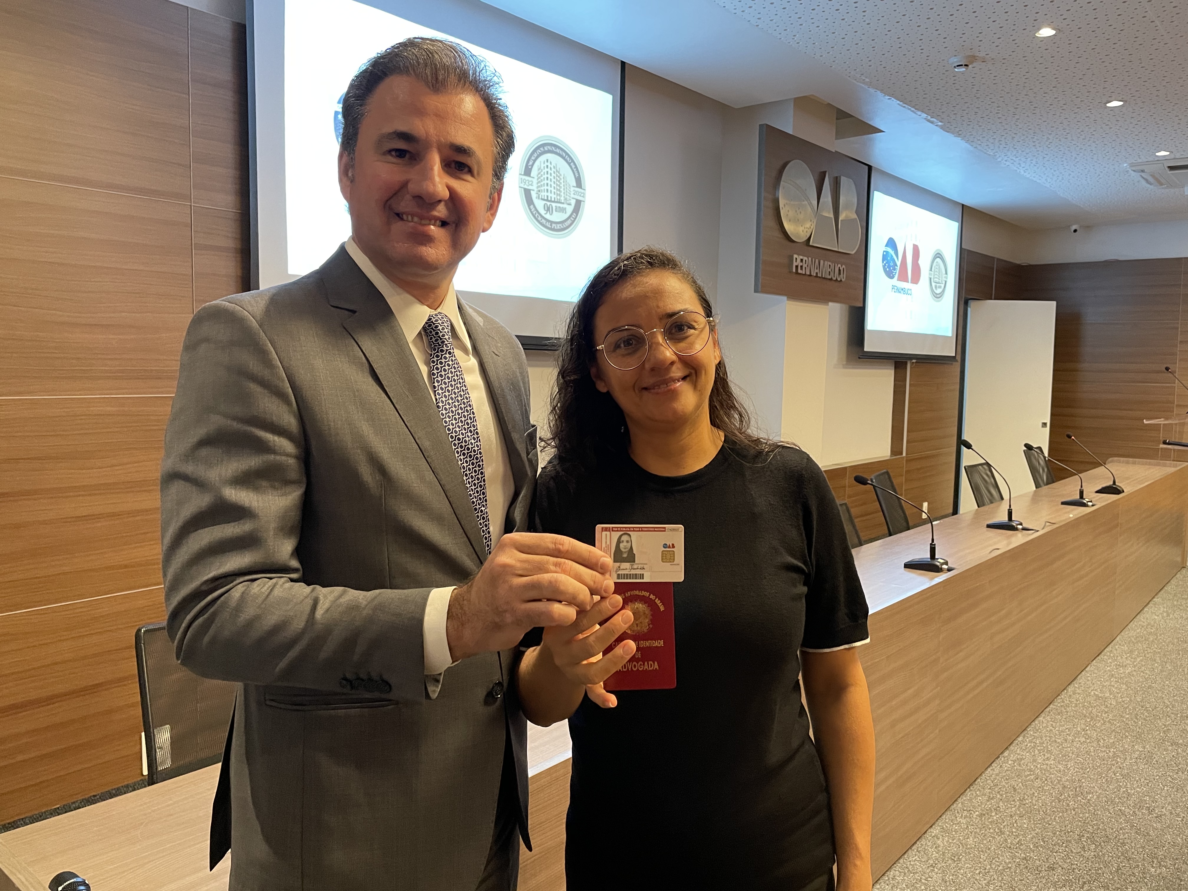 Entrega das carteiras aos novos advogados e advogadas