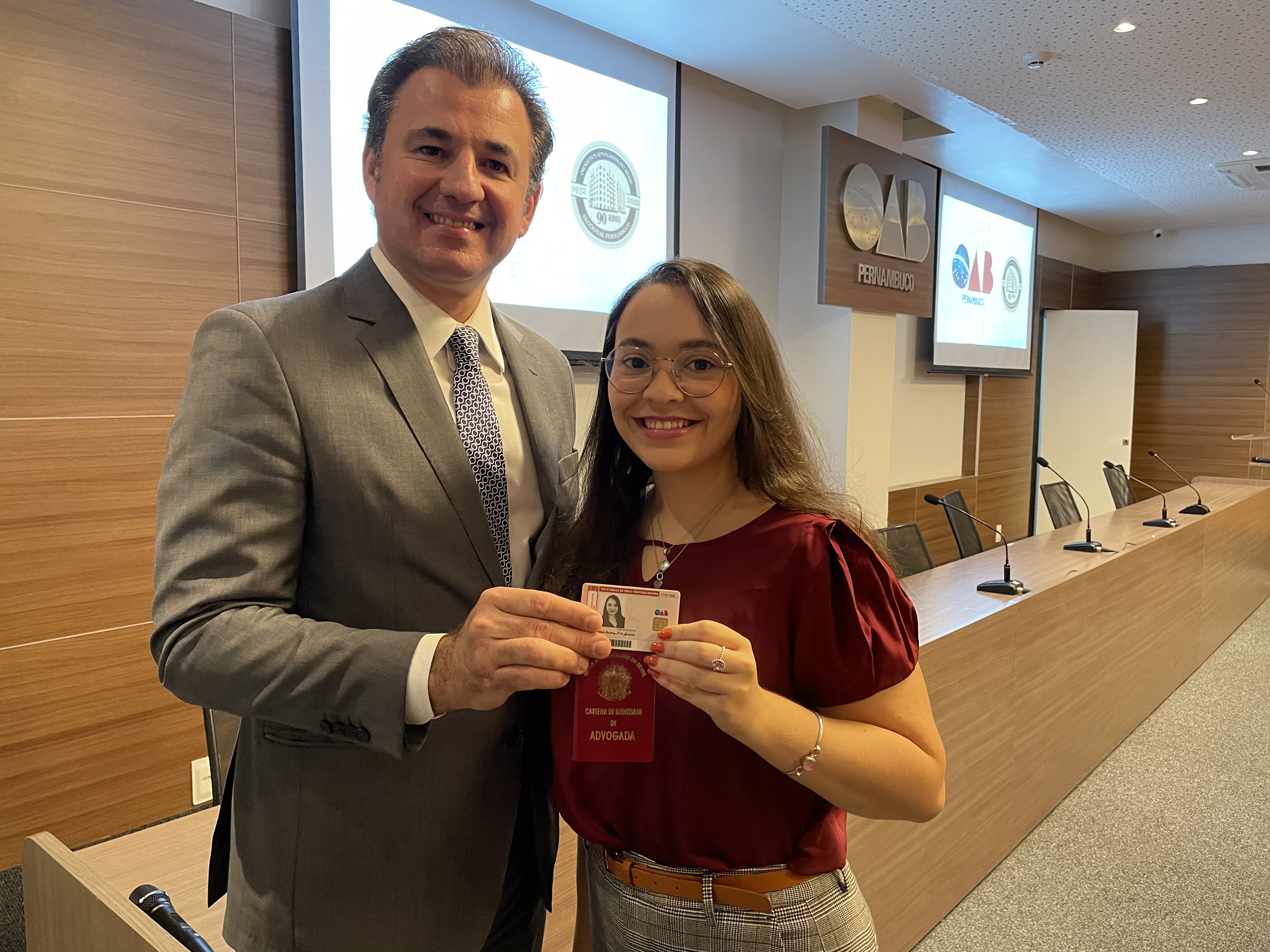 Entrega das carteiras aos novos advogados e advogadas