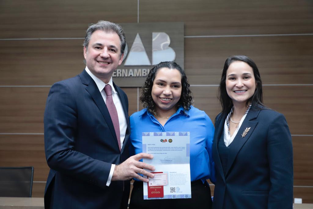 Entrega de carteiras aos novos advogados e advogadas