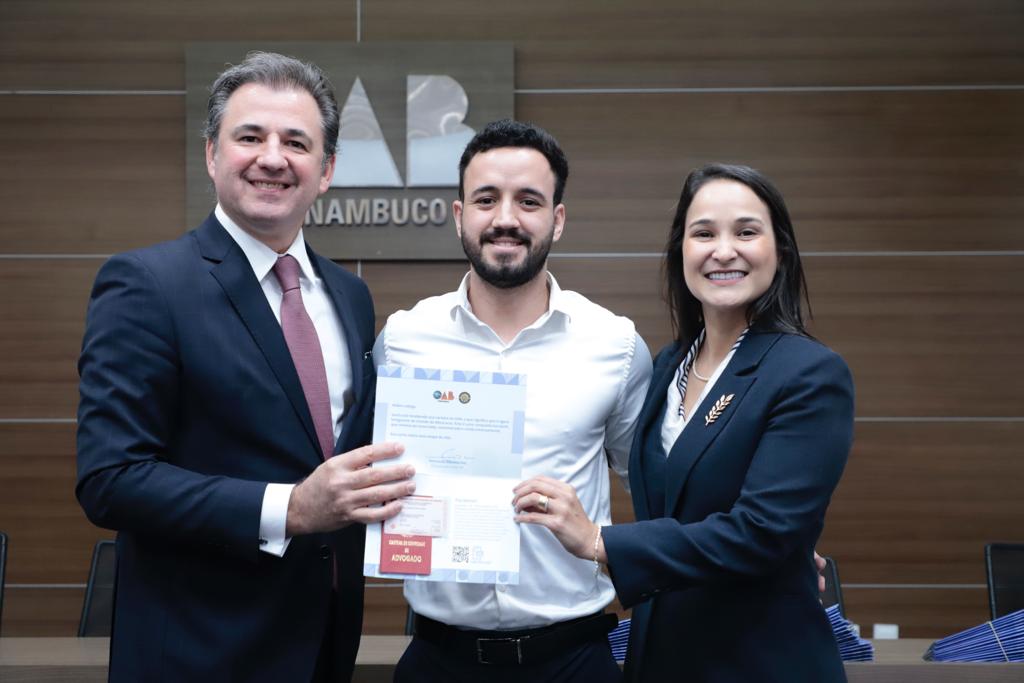 Entrega de carteiras aos novos advogados e advogadas