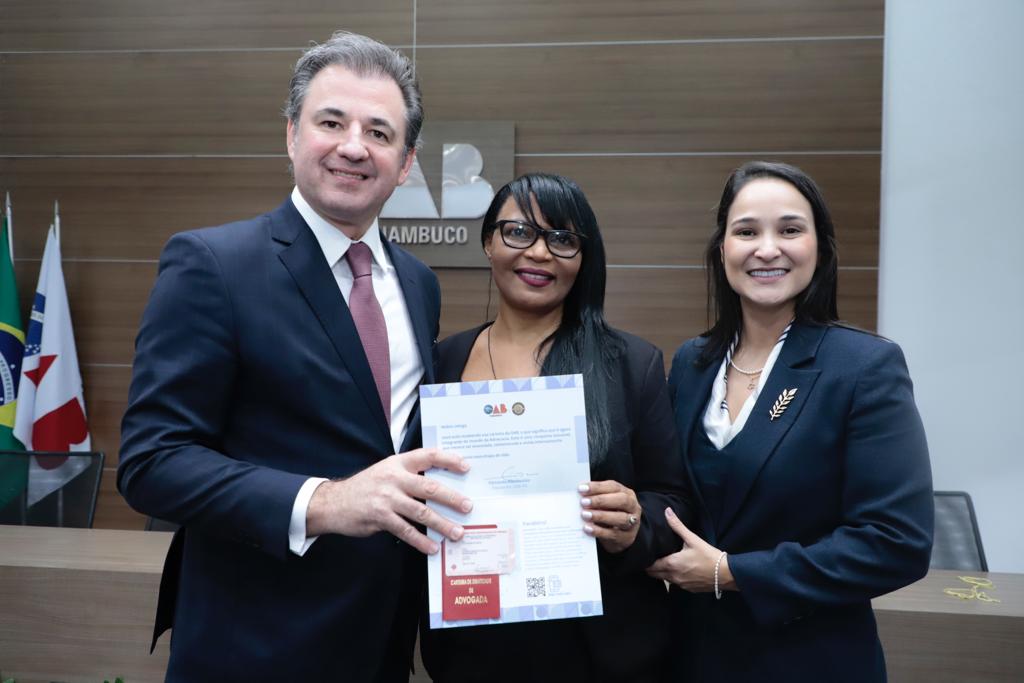 Entrega de carteiras aos novos advogados e advogadas