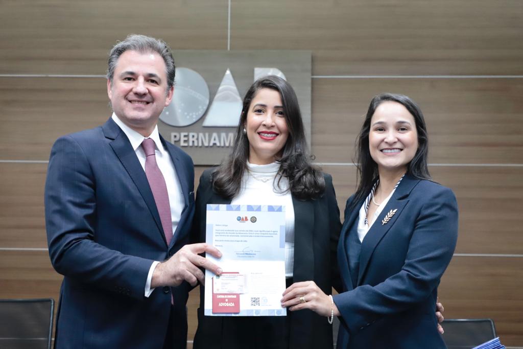 Entrega de carteiras aos novos advogados e advogadas