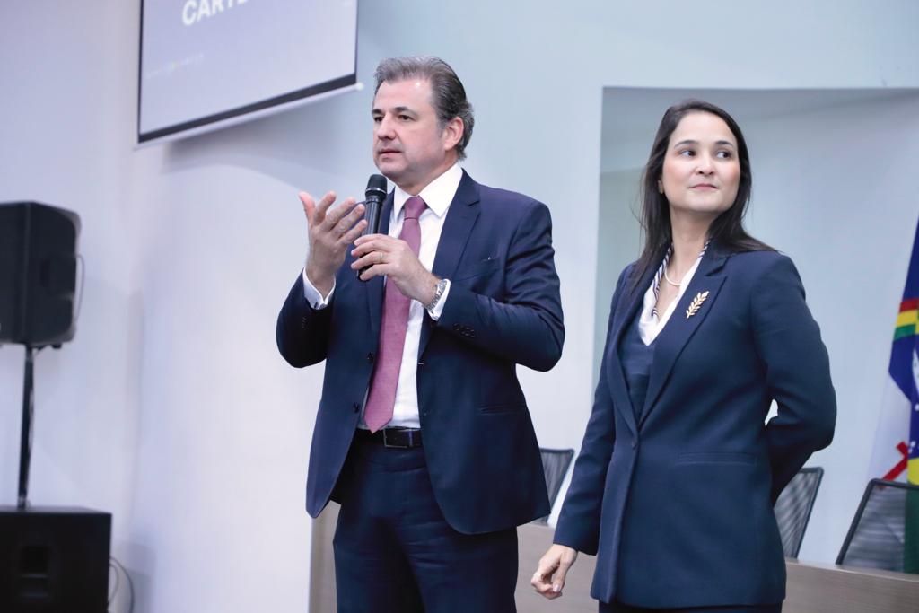 Entrega de carteiras aos novos advogados e advogadas