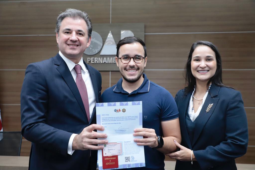 Entrega de carteiras aos novos advogados e advogadas