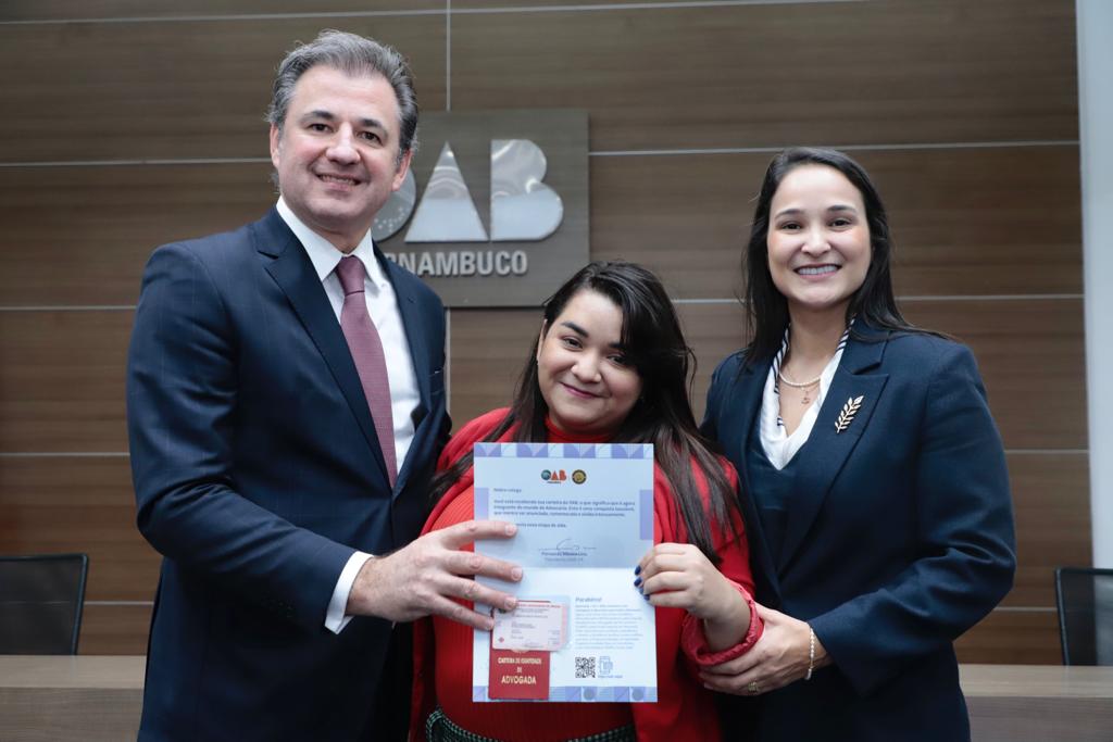 Entrega de carteiras aos novos advogados e advogadas