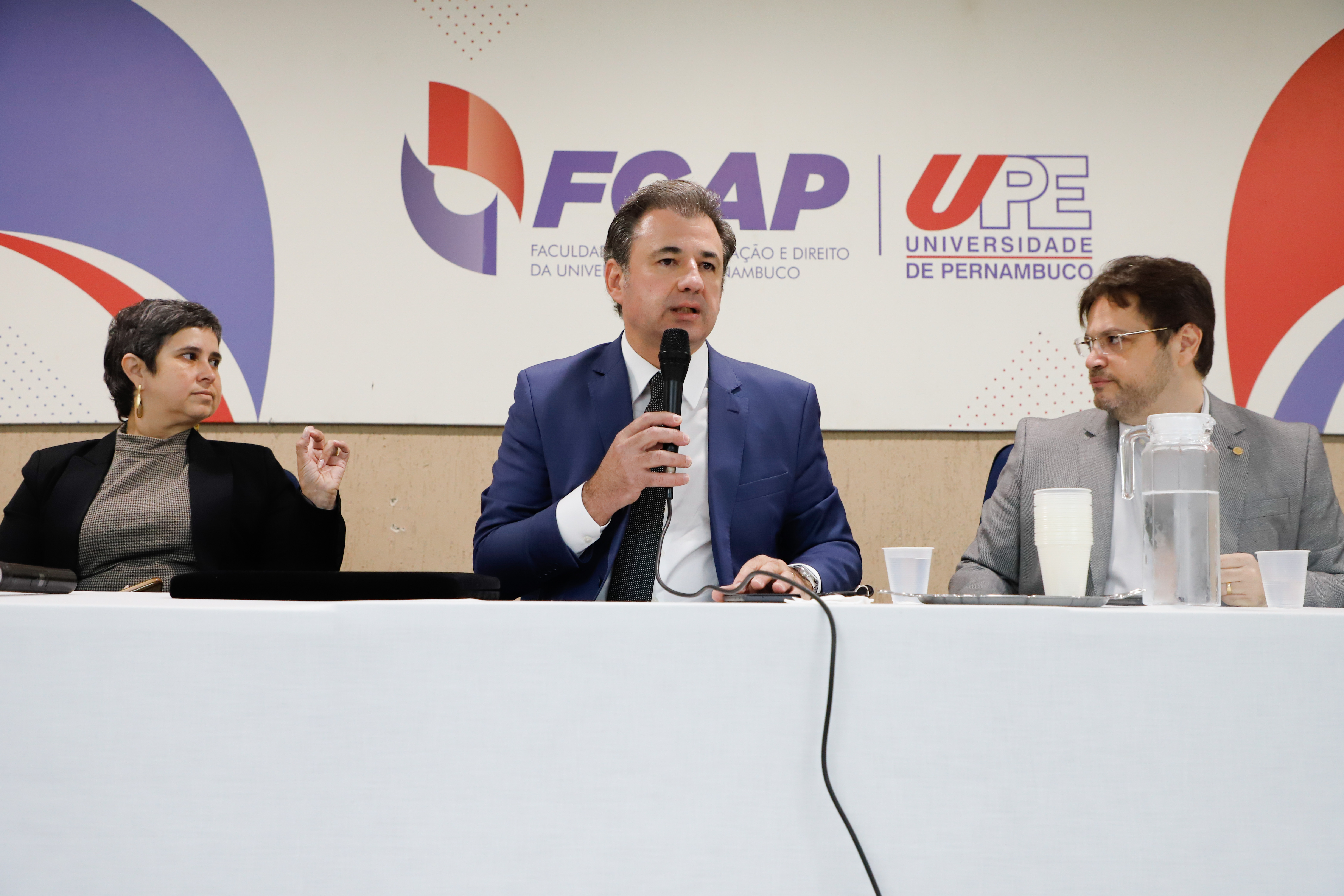 OAB-PE entrega selo OAB Recomenda na Universidade de Pernambuco