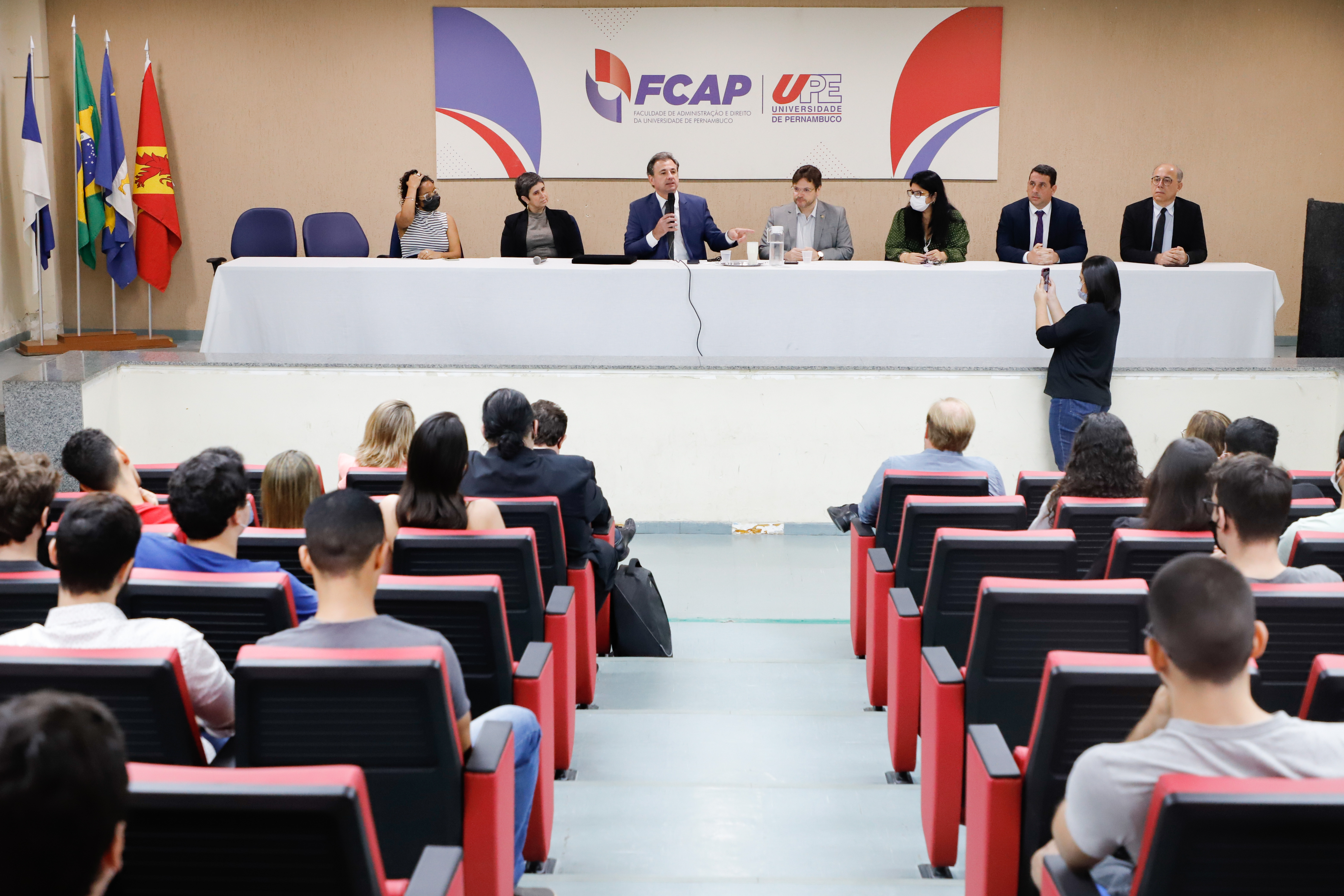OAB-PE entrega selo OAB Recomenda na Universidade de Pernambuco