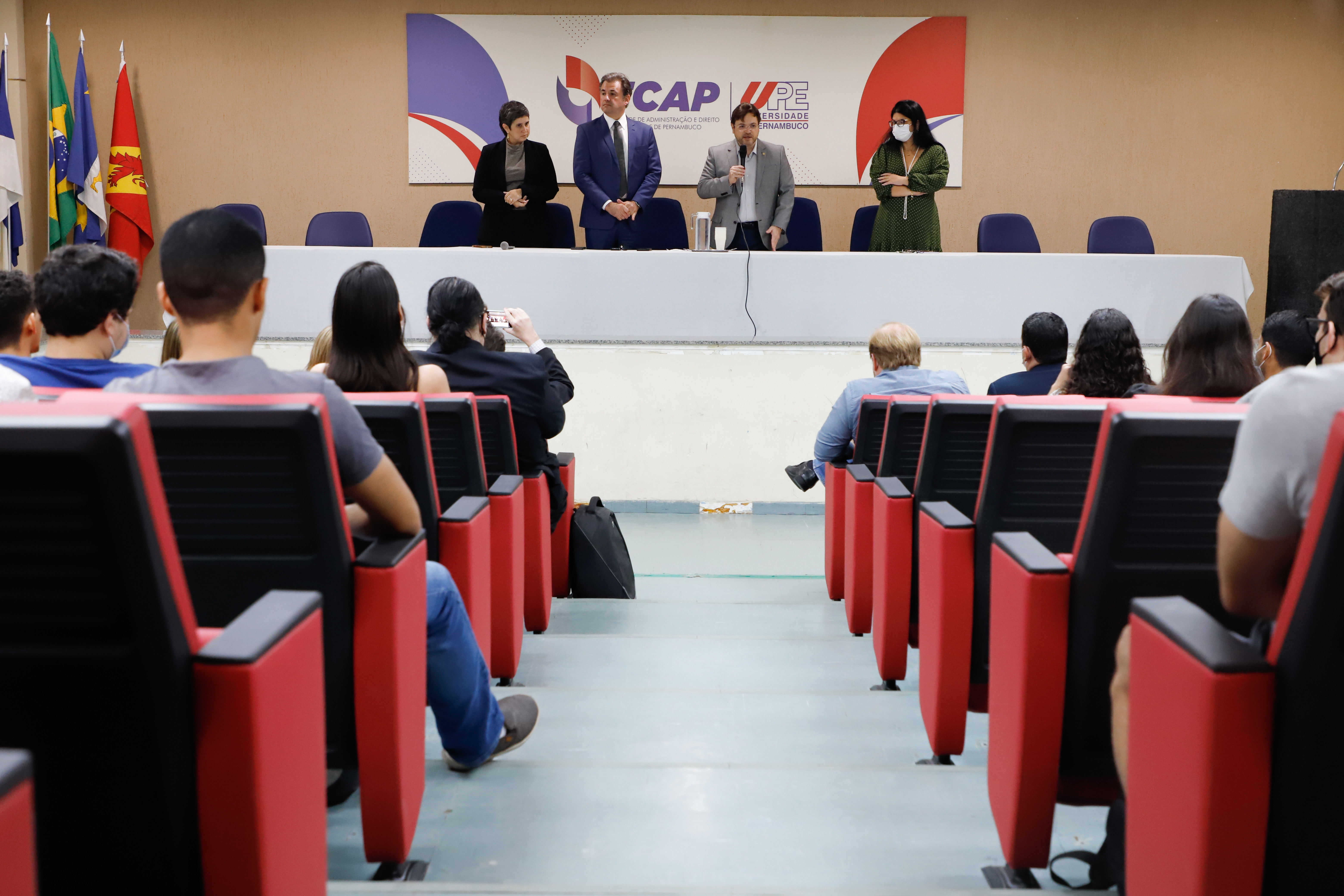 OAB-PE entrega selo OAB Recomenda na Universidade de Pernambuco