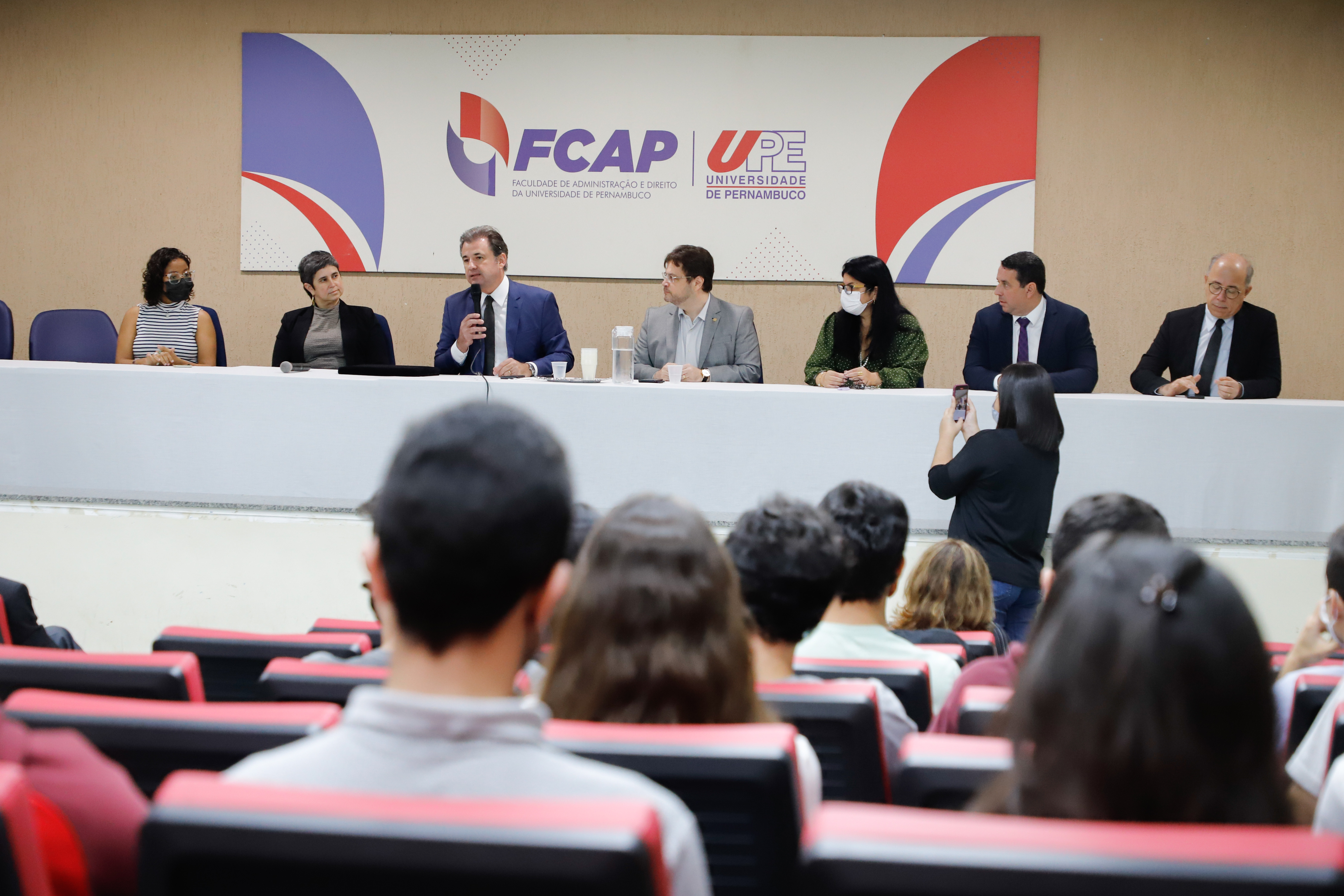 OAB-PE entrega selo OAB Recomenda na Universidade de Pernambuco