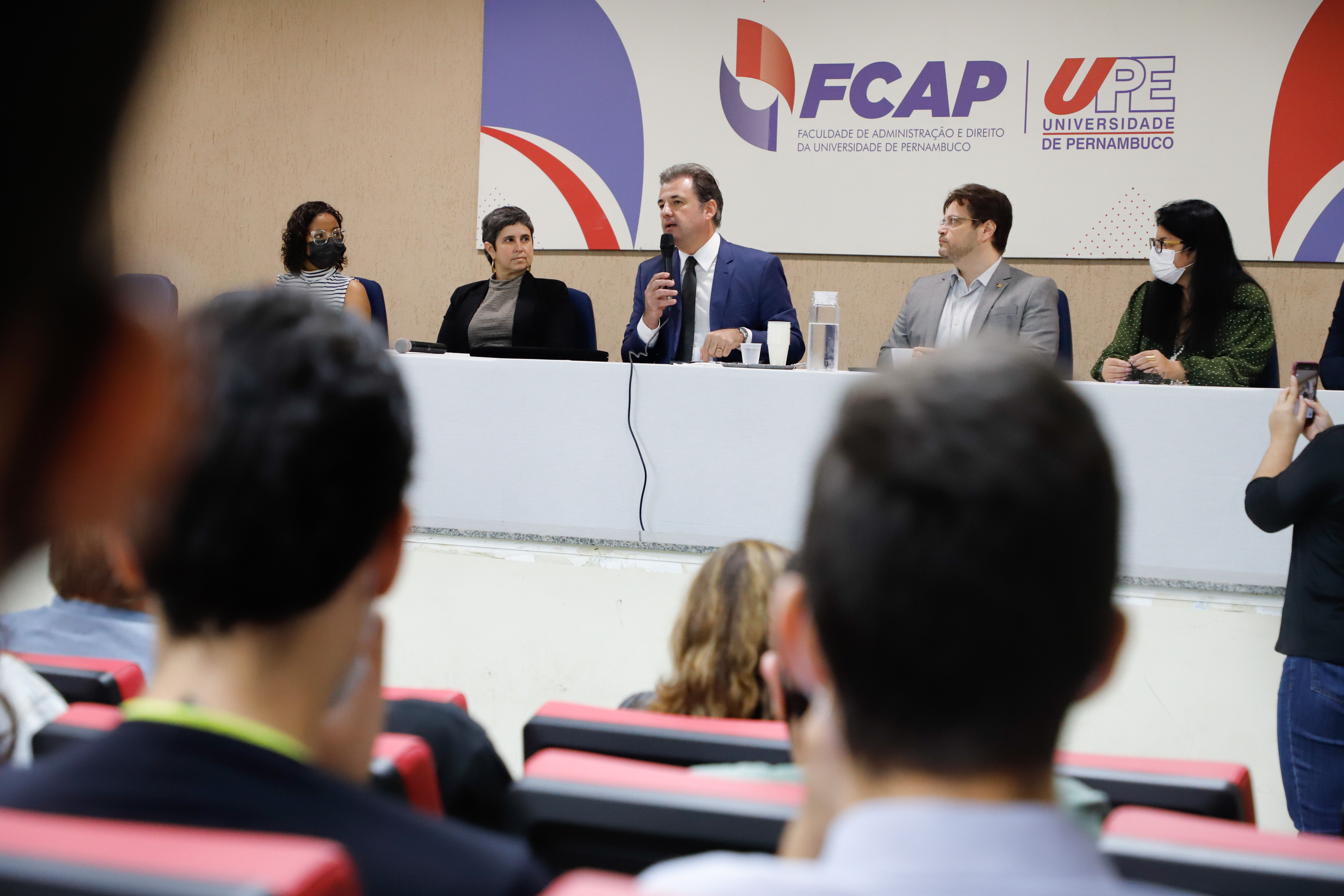 OAB-PE entrega selo OAB Recomenda na Universidade de Pernambuco
