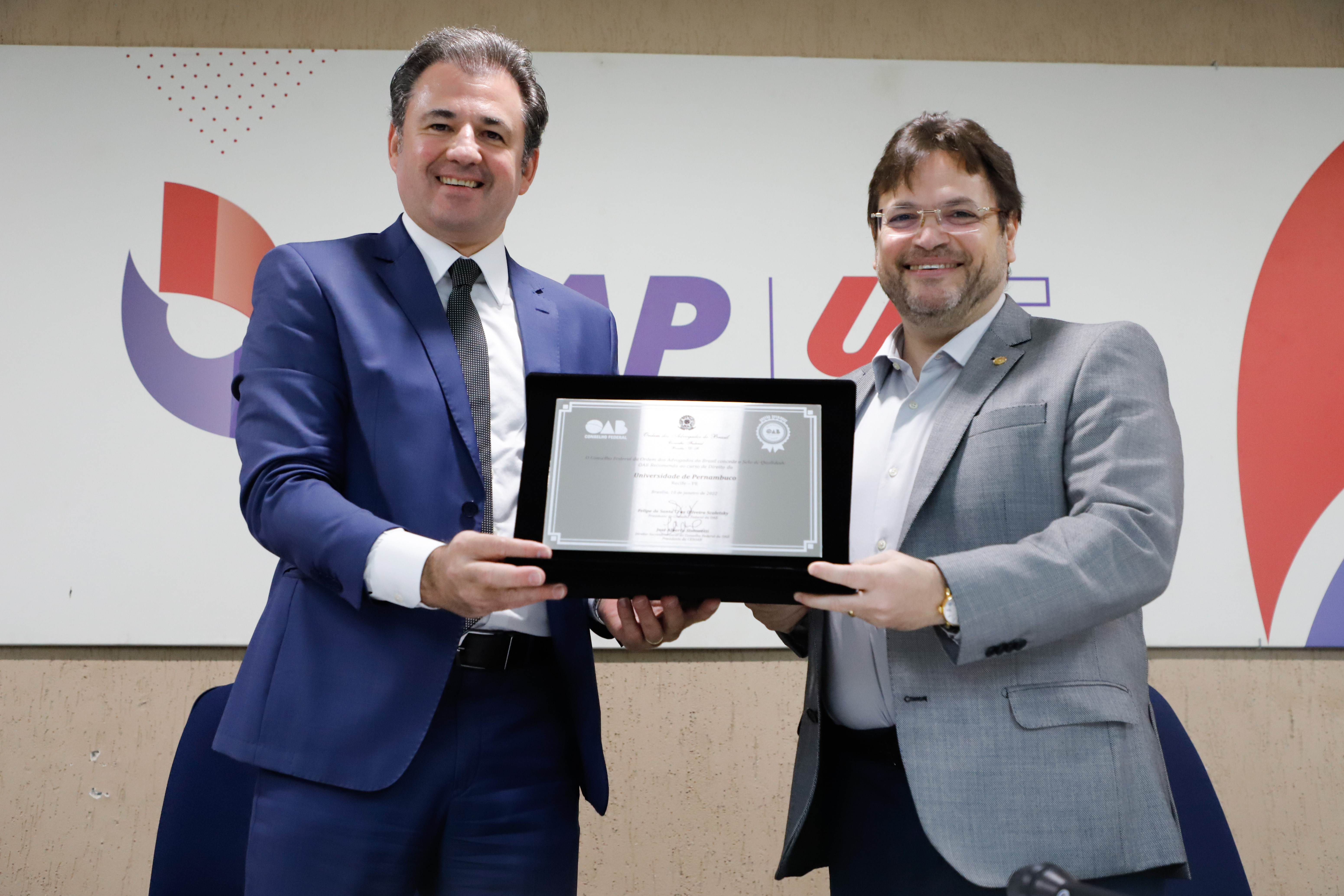 OAB-PE entrega selo OAB Recomenda na Universidade de Pernambuco