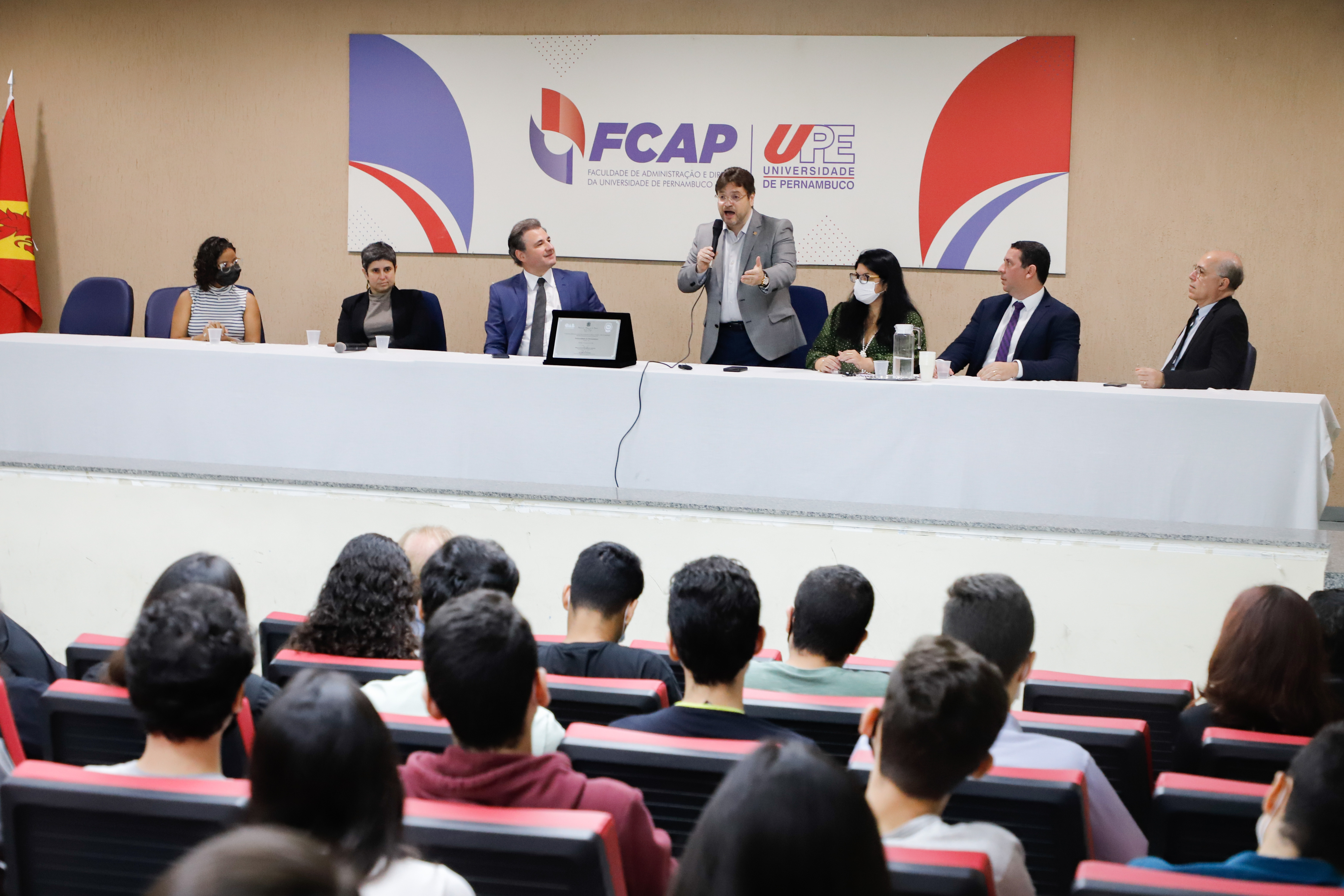OAB-PE entrega selo OAB Recomenda na Universidade de Pernambuco