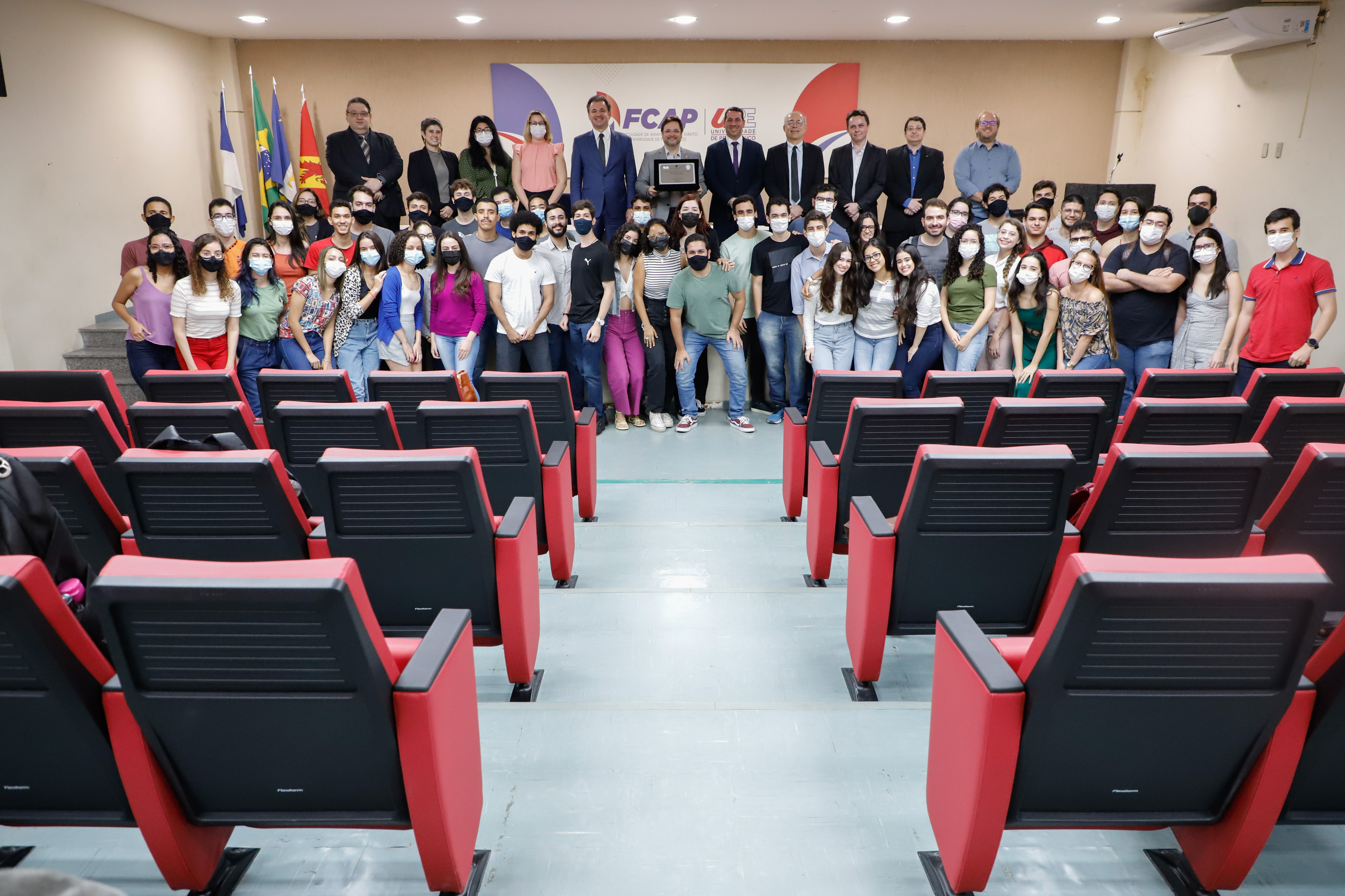 OAB-PE entrega selo OAB Recomenda na Universidade de Pernambuco