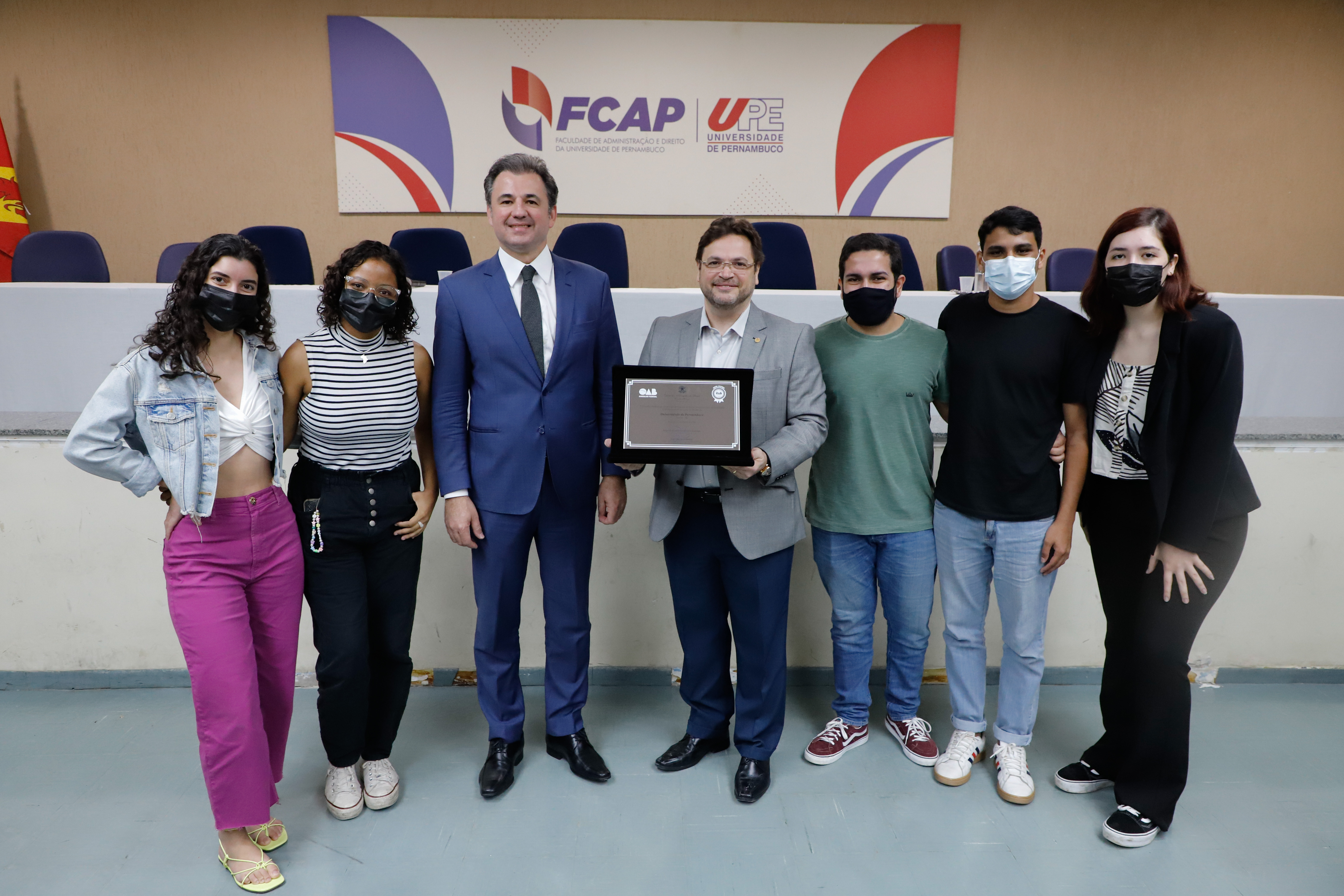 OAB-PE entrega selo OAB Recomenda na Universidade de Pernambuco