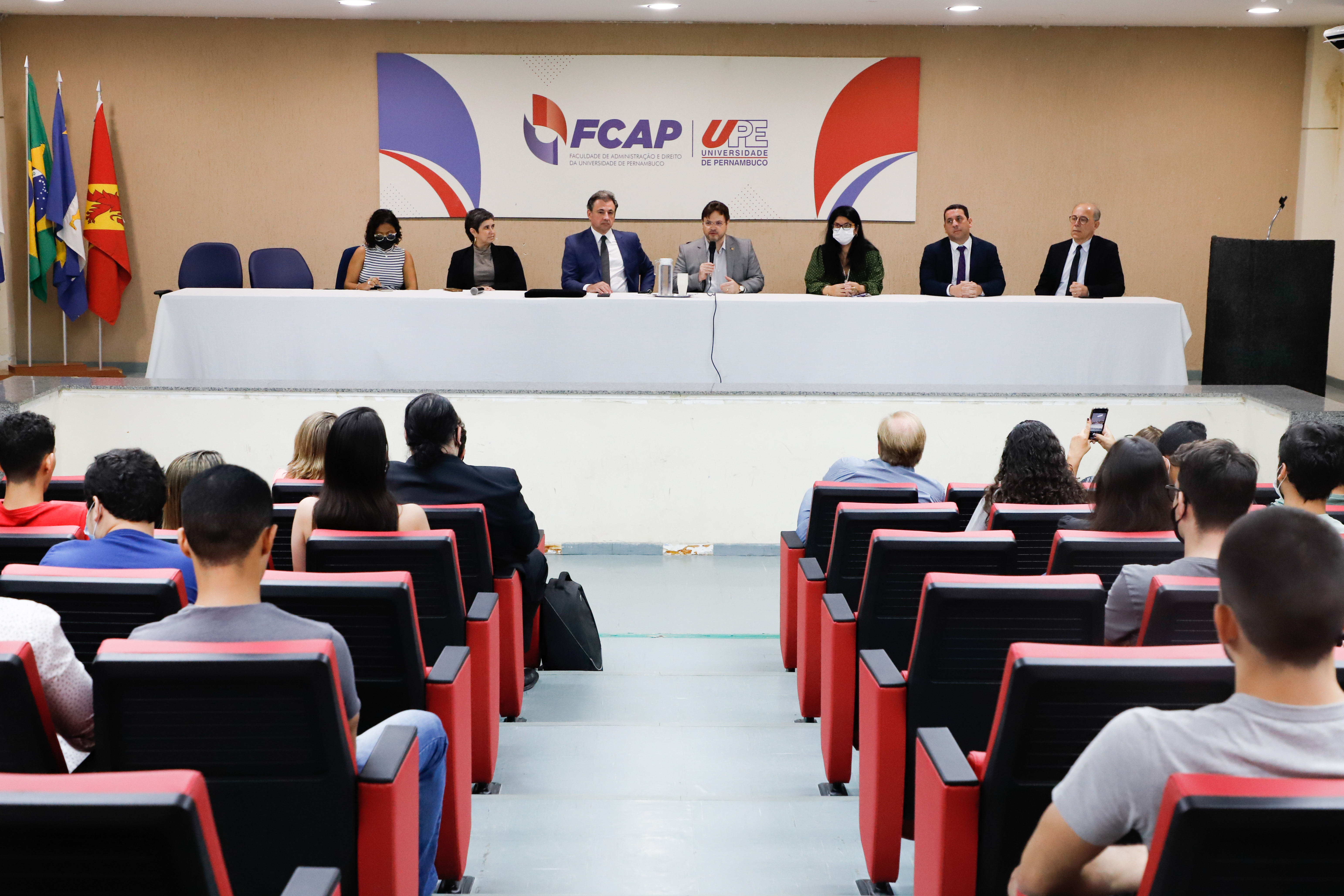 OAB-PE entrega selo OAB Recomenda na Universidade de Pernambuco