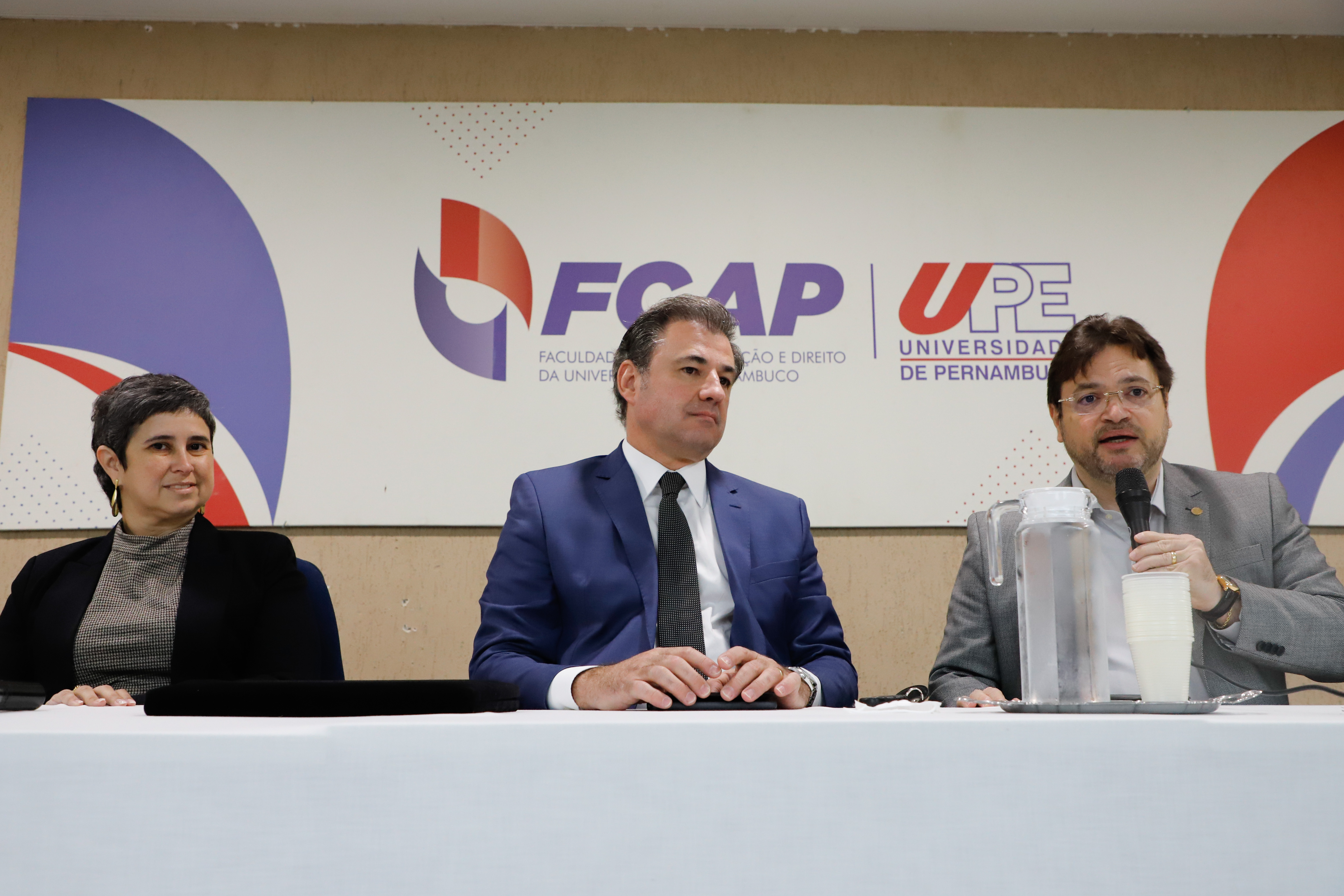 OAB-PE entrega selo OAB Recomenda na Universidade de Pernambuco