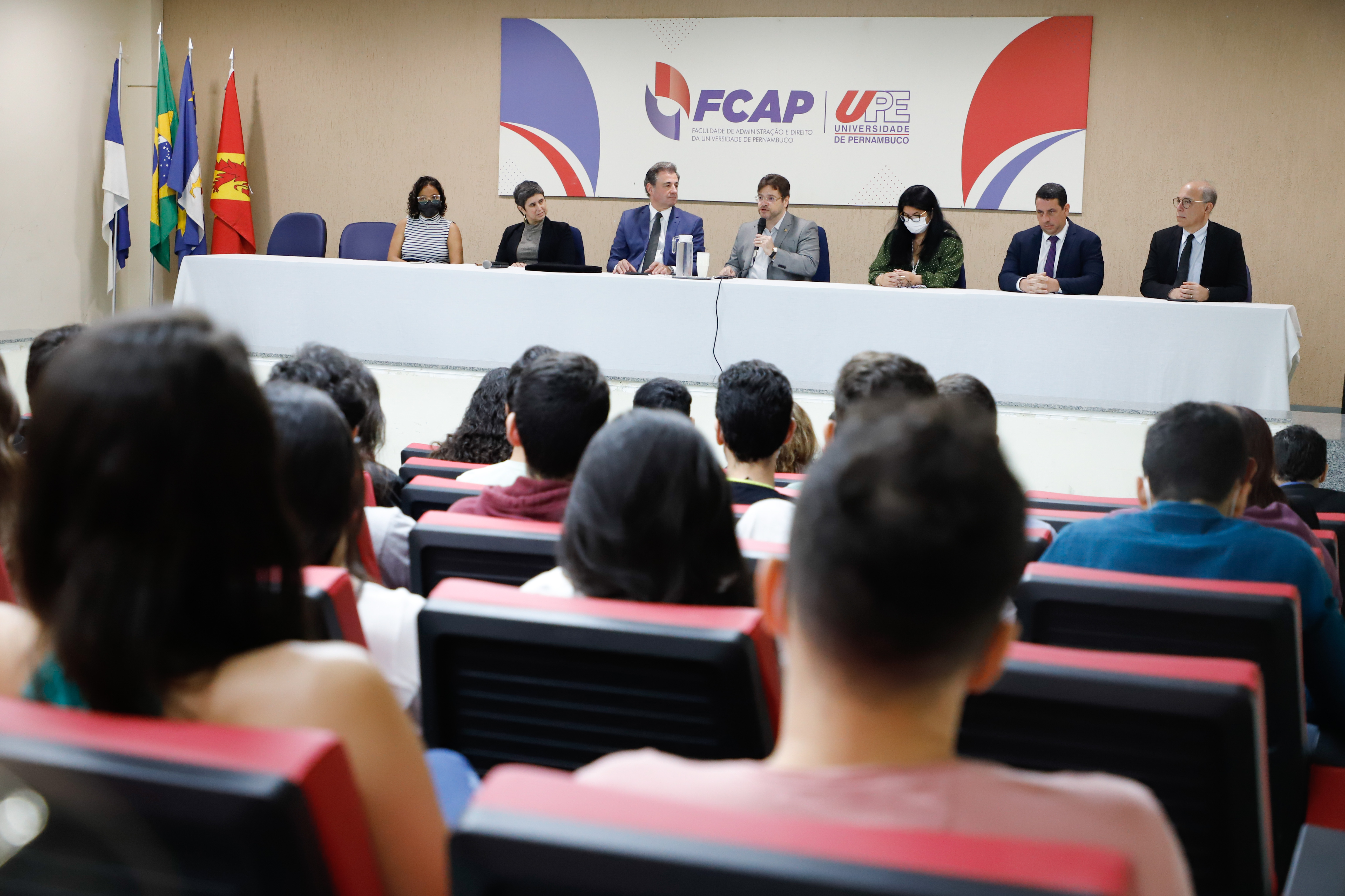 OAB-PE entrega selo OAB Recomenda na Universidade de Pernambuco