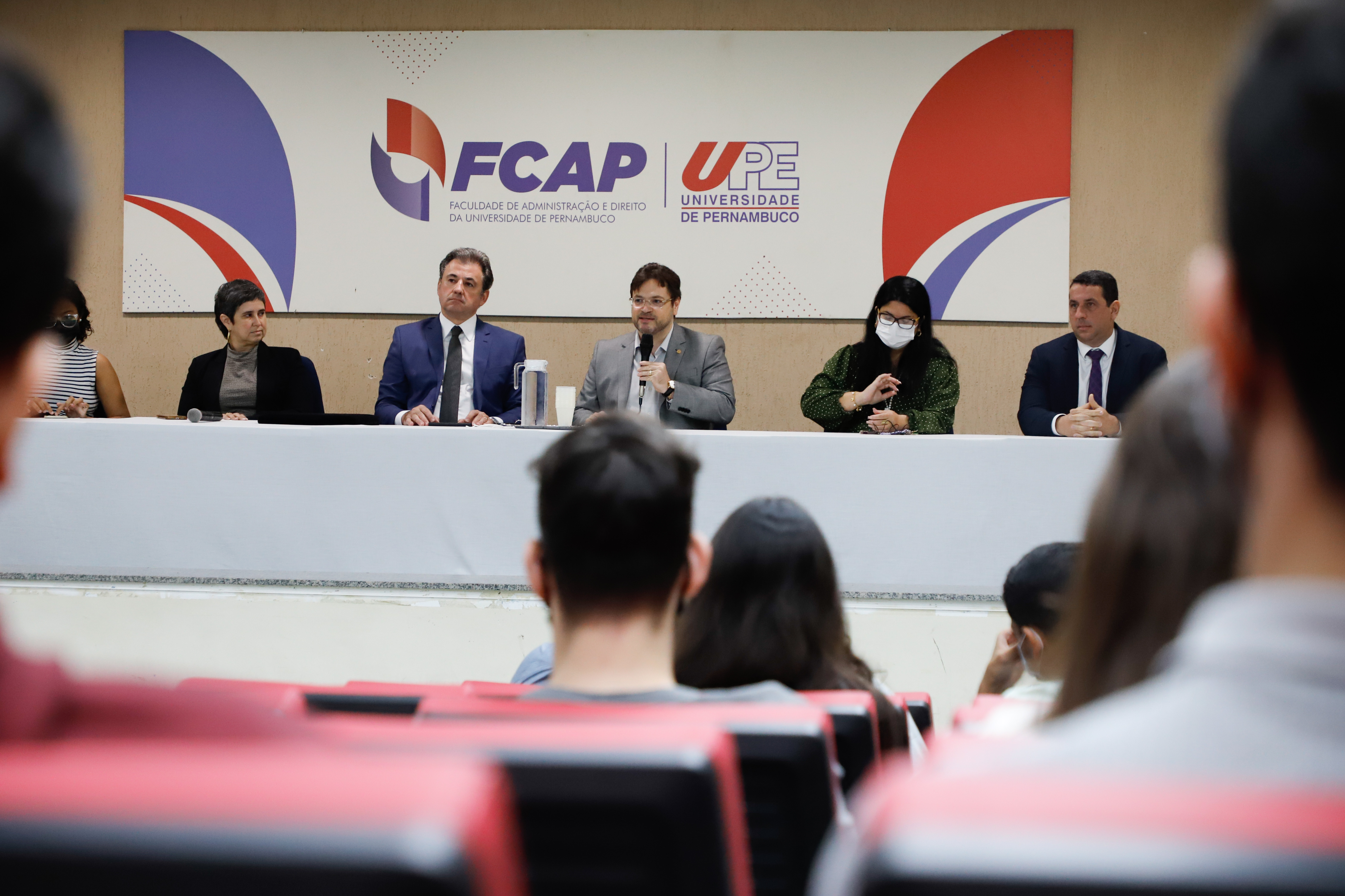 OAB-PE entrega selo OAB Recomenda na Universidade de Pernambuco