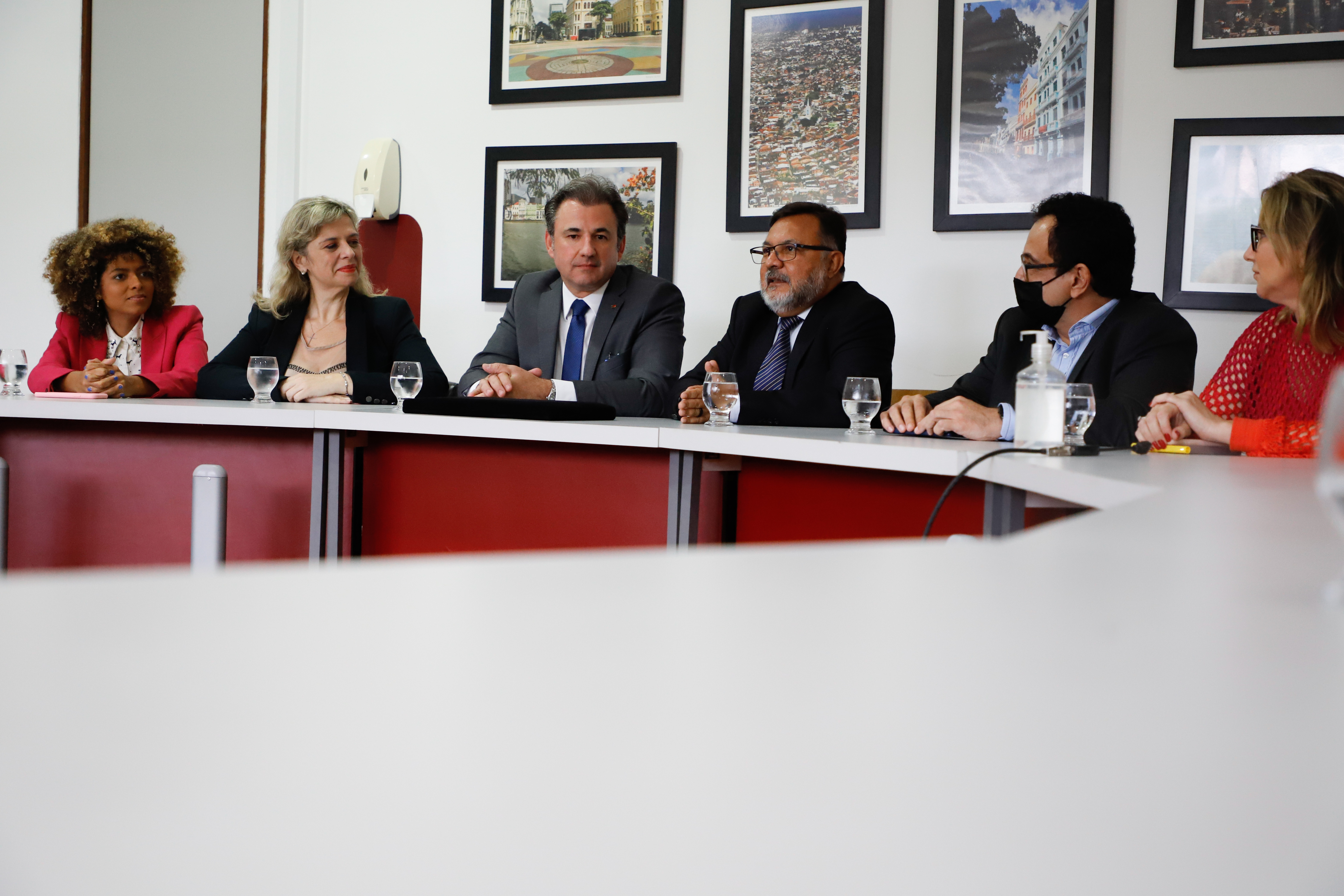 OAB Pernambuco entrega Selo OAB Recomenda a Universidade Cat&oacute;lica de Pernambuco