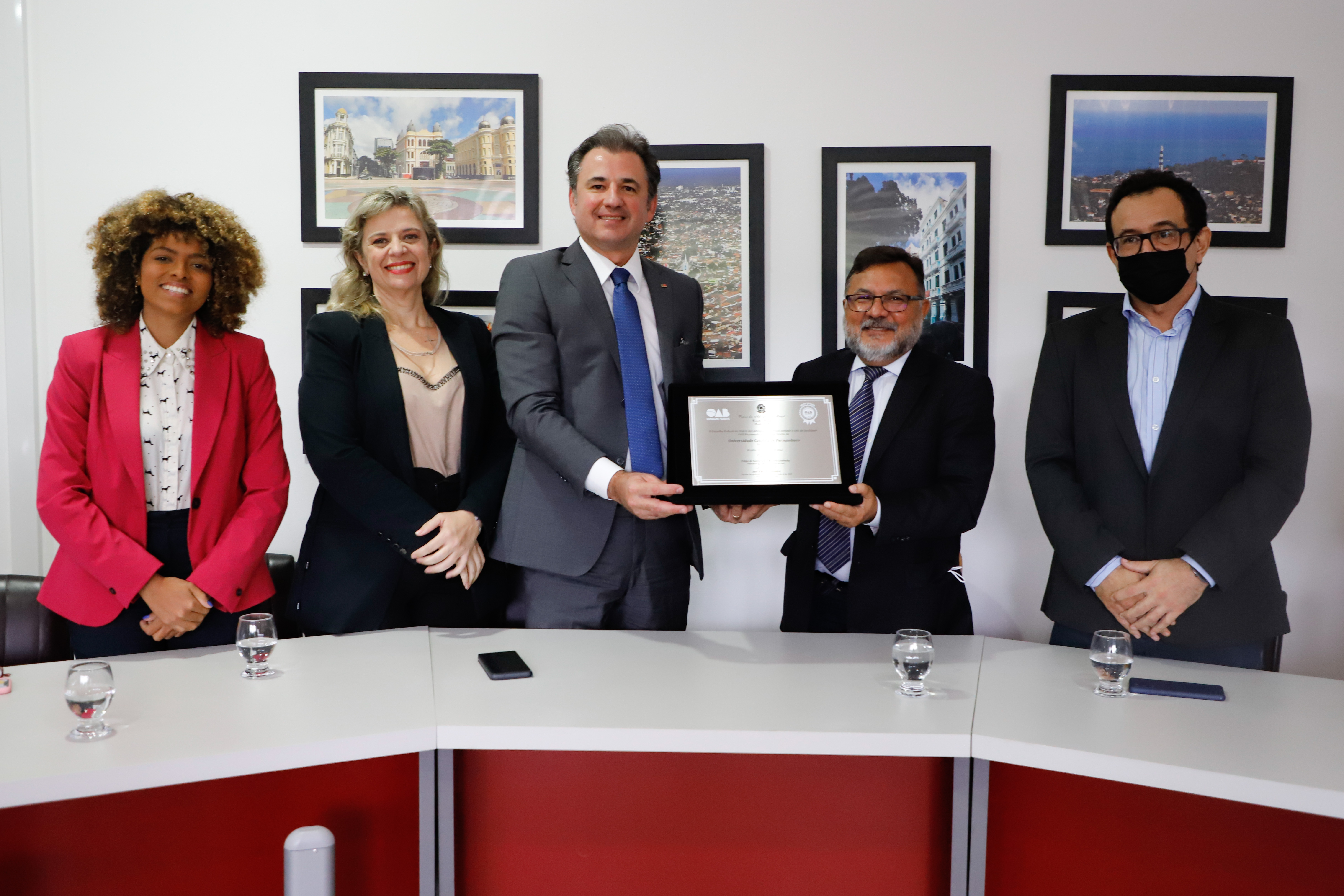 OAB Pernambuco entrega Selo OAB Recomenda a Universidade Cat&oacute;lica de Pernambuco