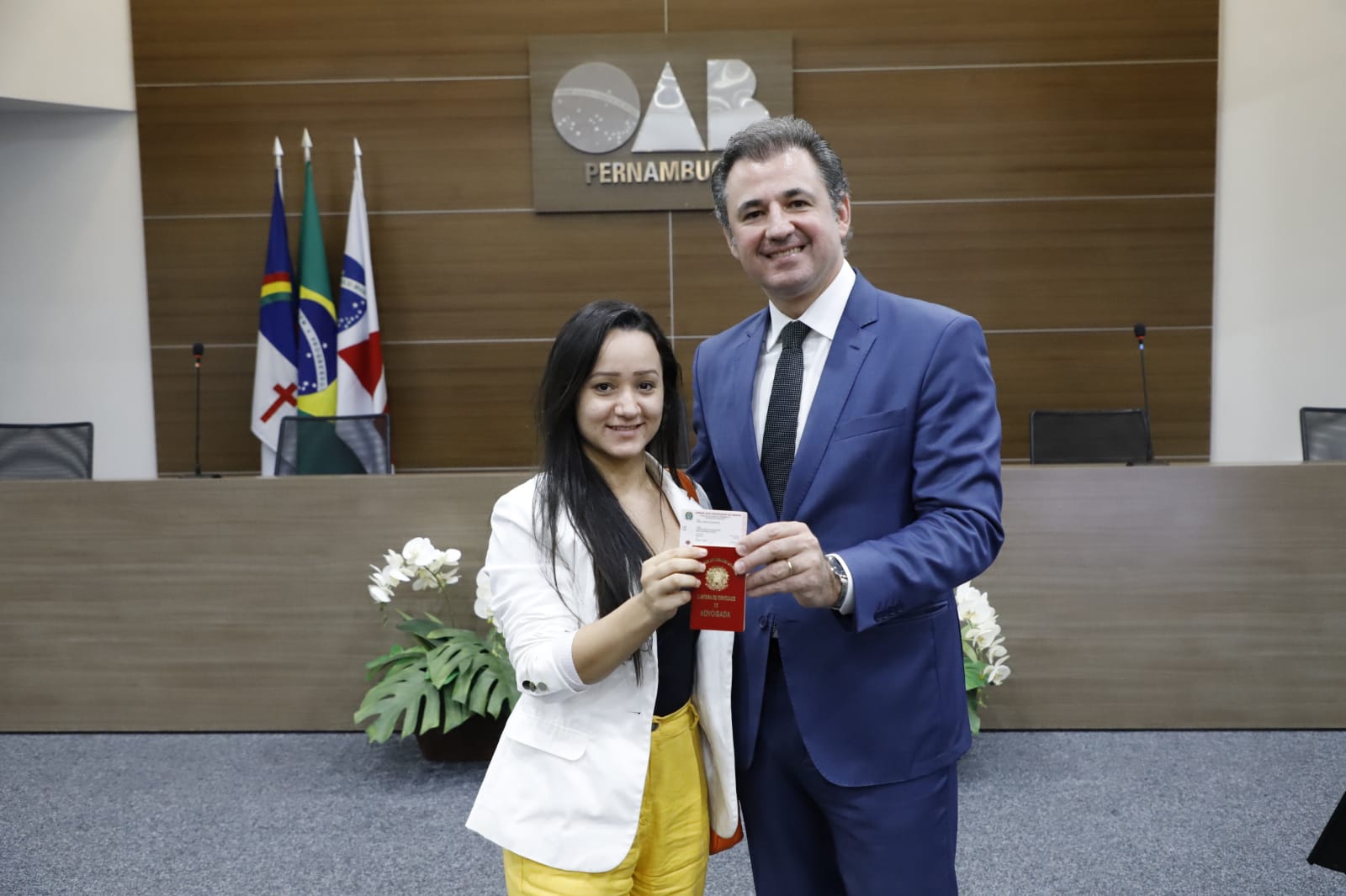 Entrega das carteiras dos novos advogados e advogadas