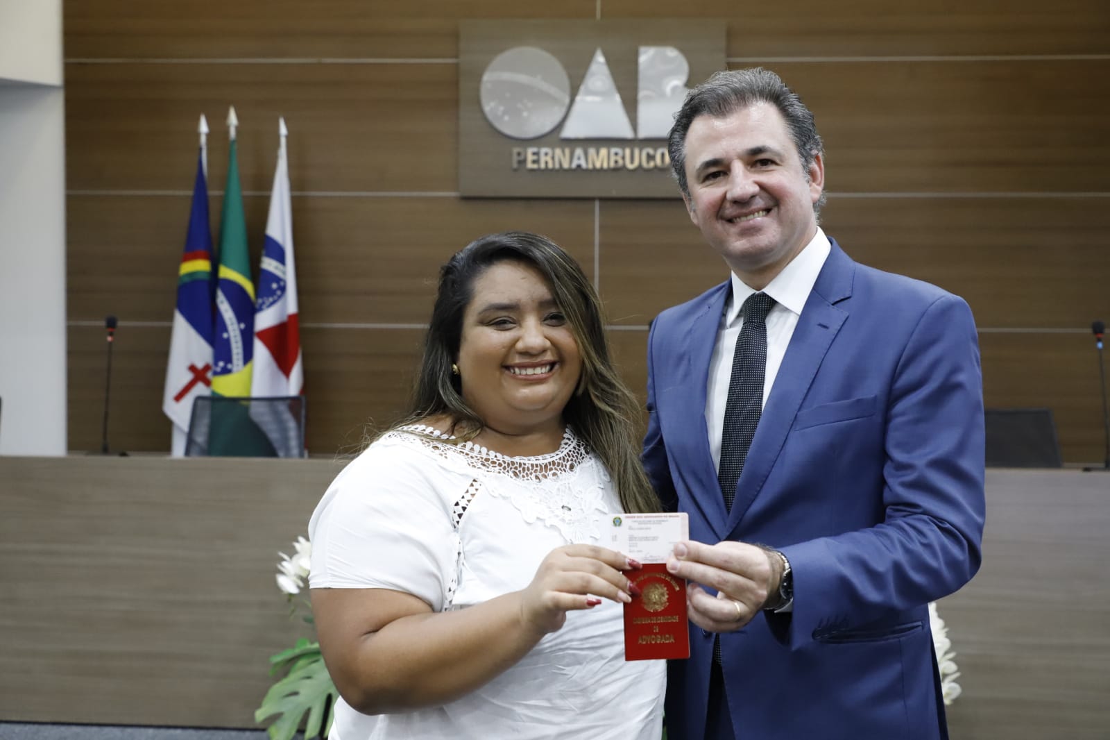 Entrega das carteiras dos novos advogados e advogadas