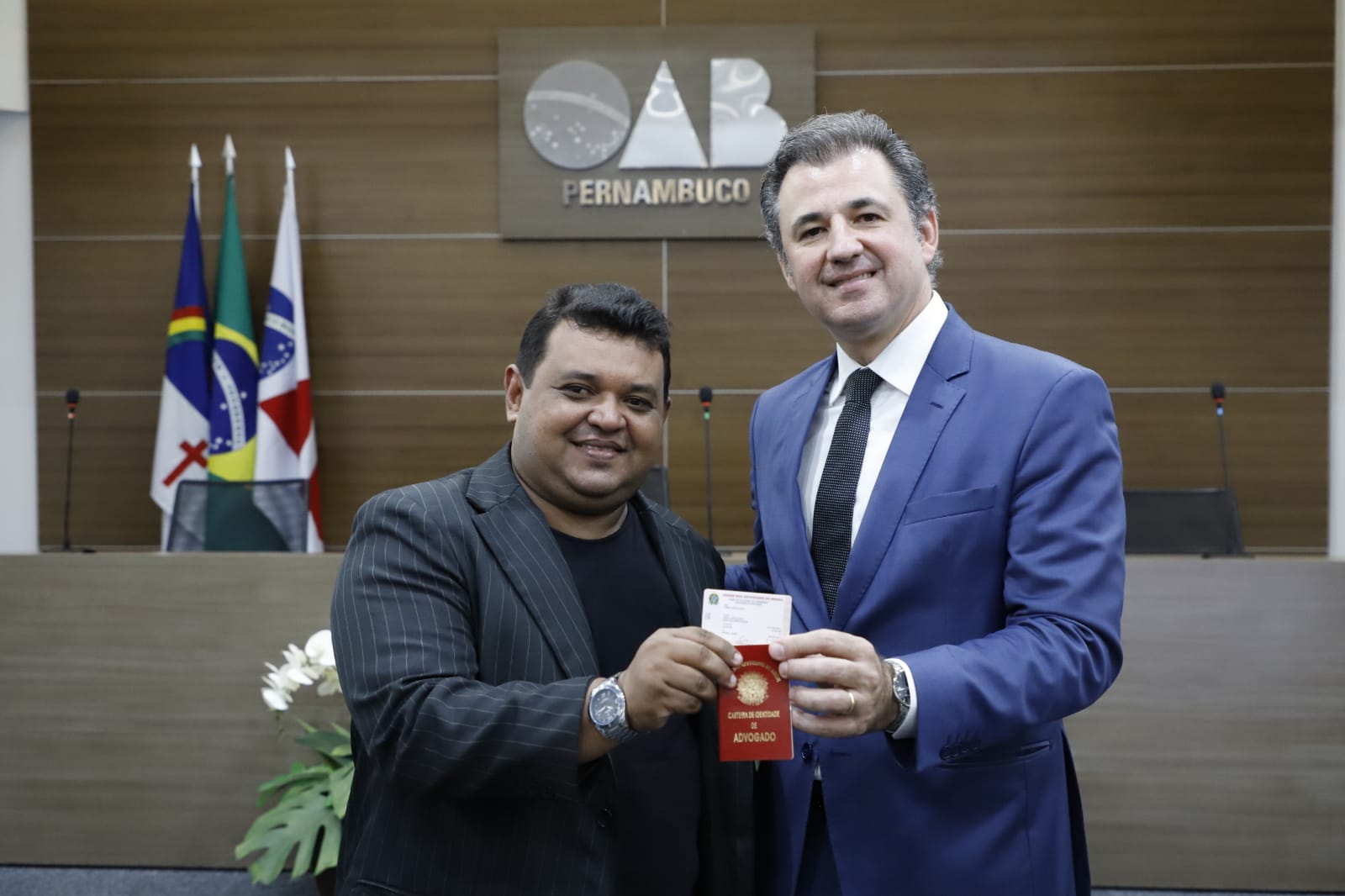Entrega das carteiras dos novos advogados e advogadas