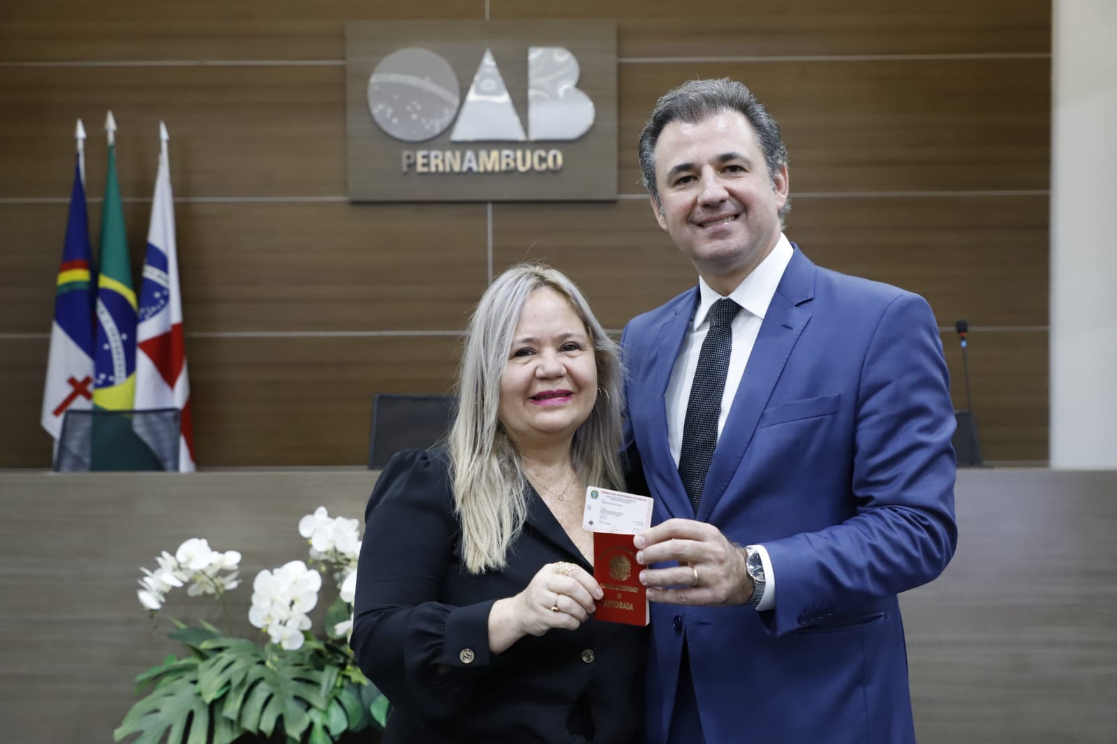 Entrega das carteiras dos novos advogados e advogadas