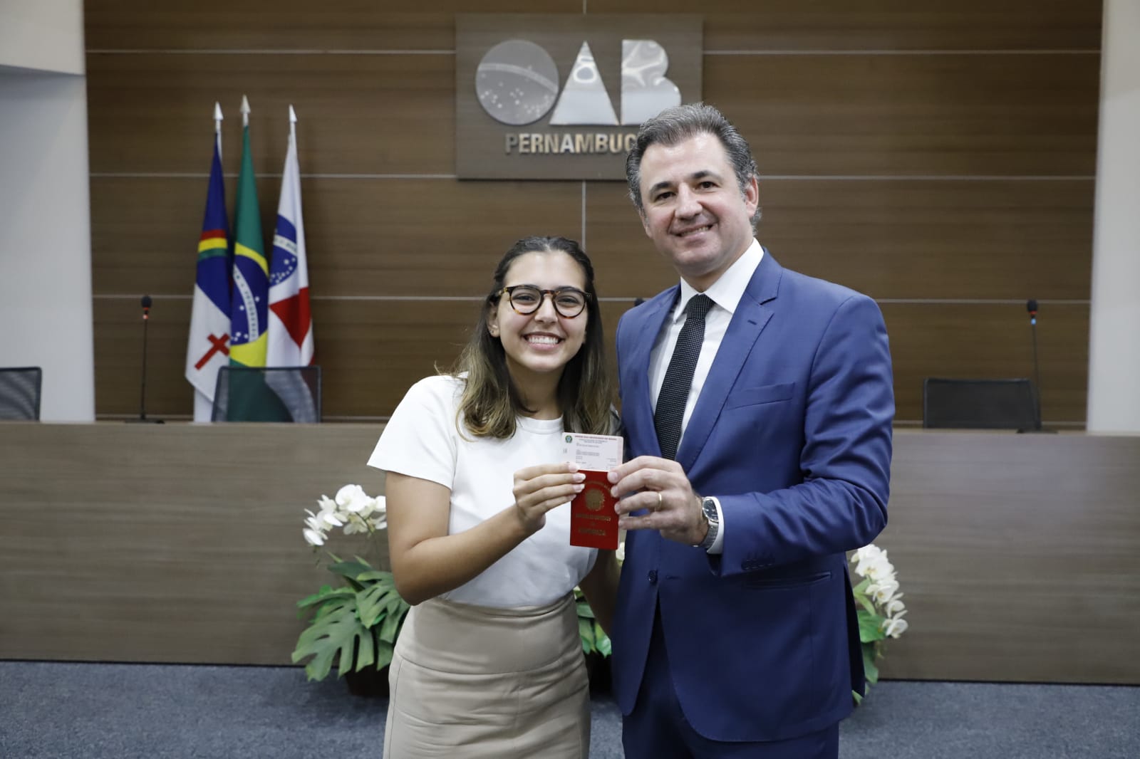 Entrega das carteiras dos novos advogados e advogadas
