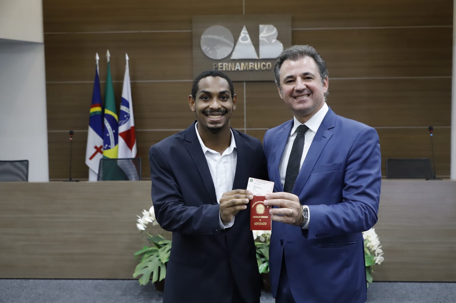 Entrega das carteiras dos novos advogados e advogadas