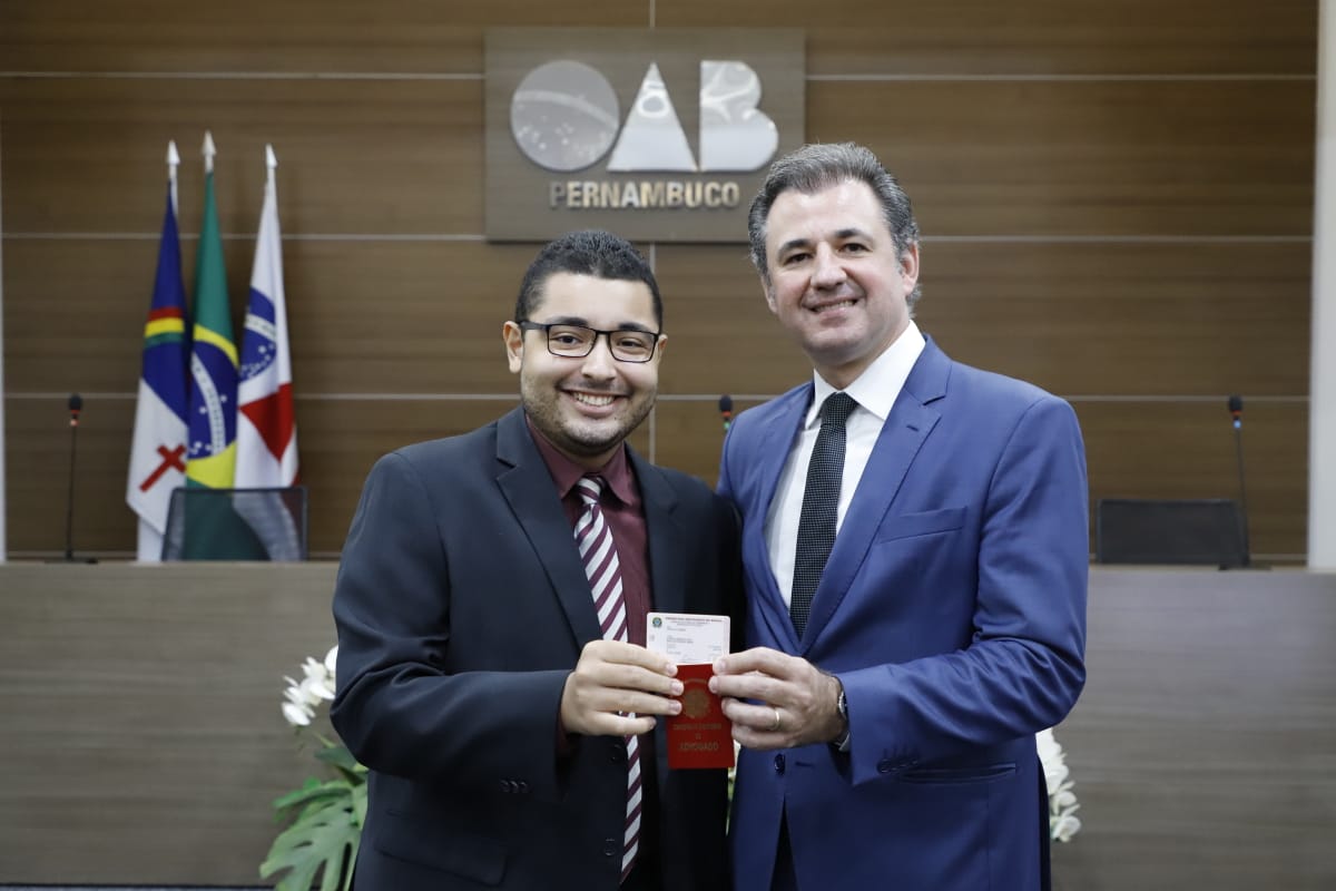 Entrega das carteiras dos novos advogados e advogadas