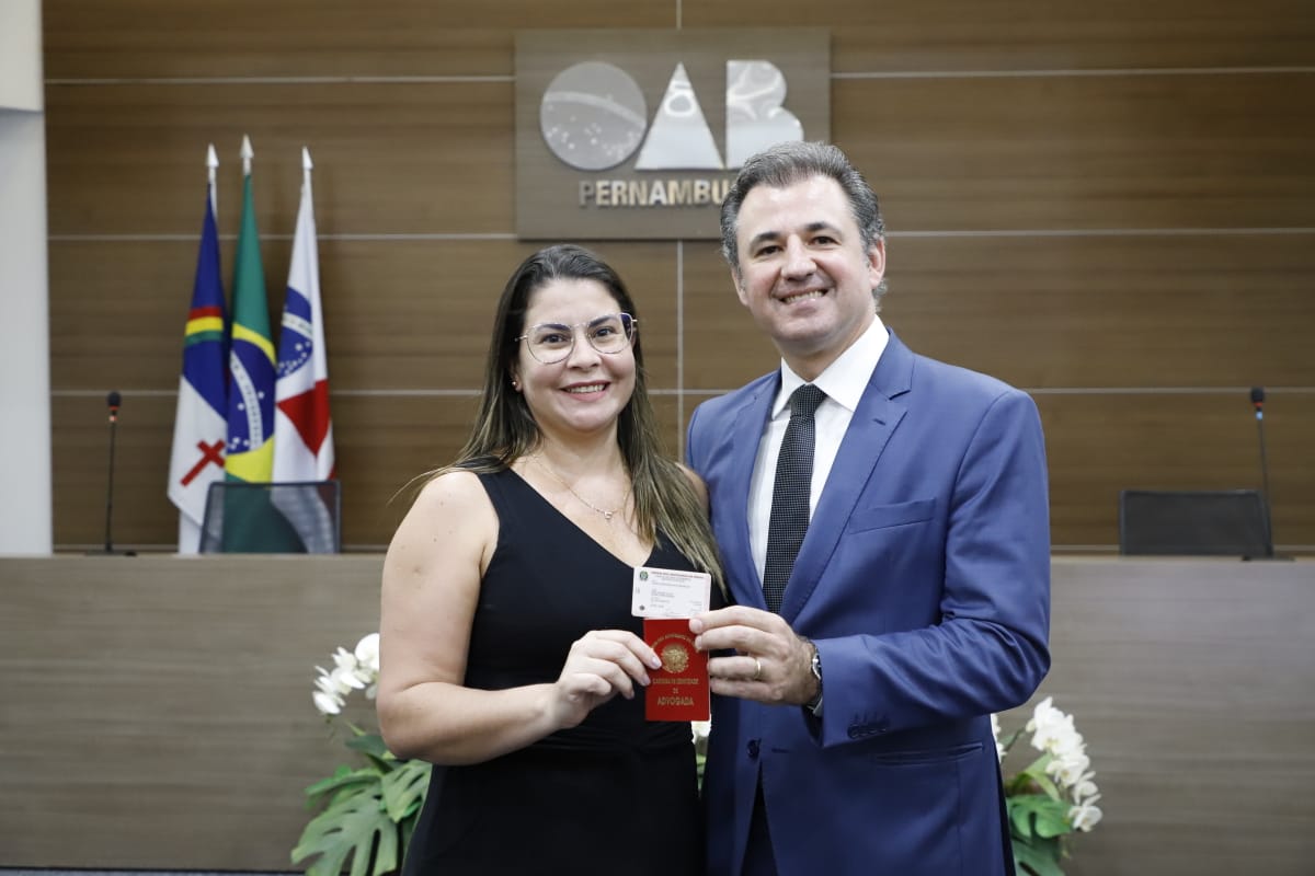 Entrega das carteiras dos novos advogados e advogadas