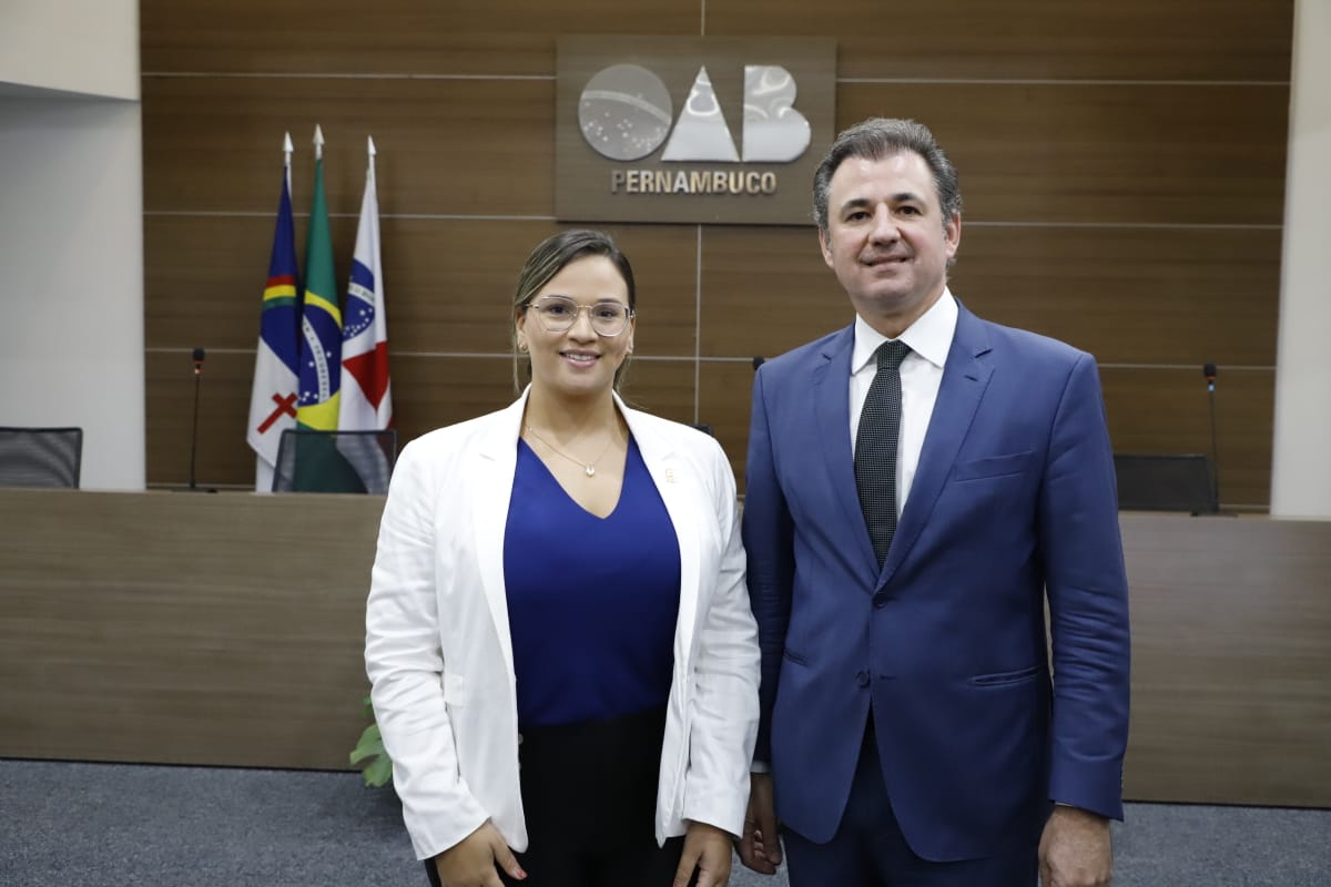 Entrega das carteiras dos novos advogados e advogadas