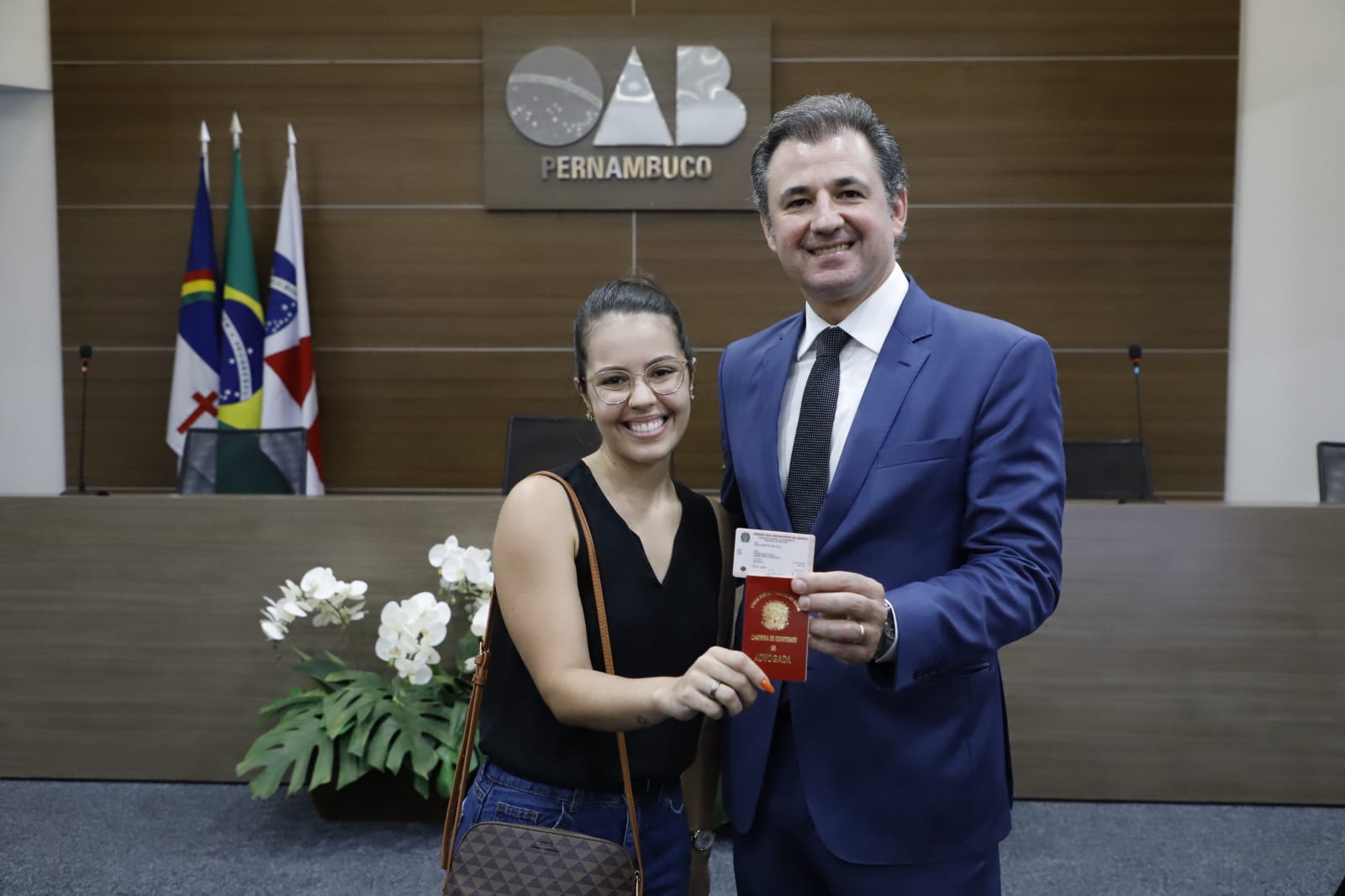 Entrega das carteiras dos novos advogados e advogadas