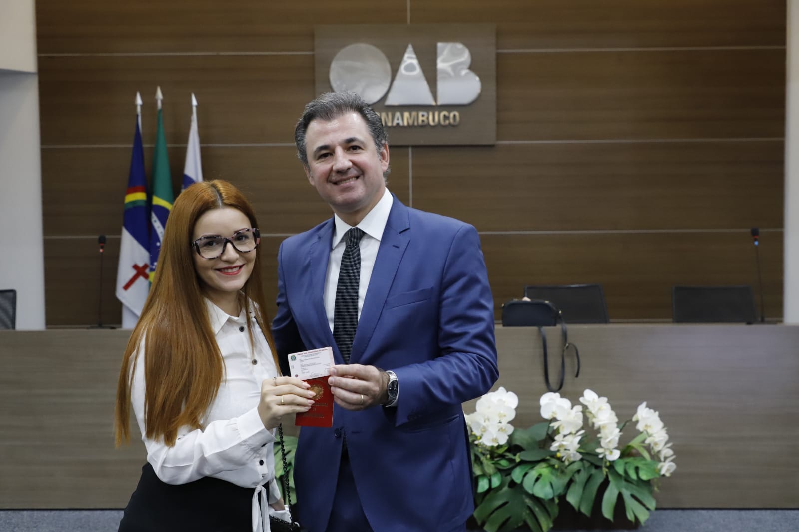 Entrega das carteiras dos novos advogados e advogadas