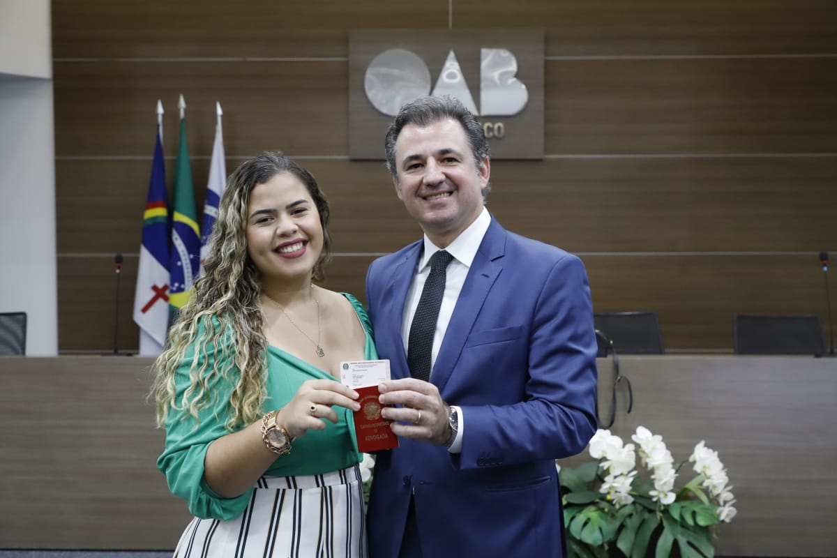 Entrega das carteiras dos novos advogados e advogadas
