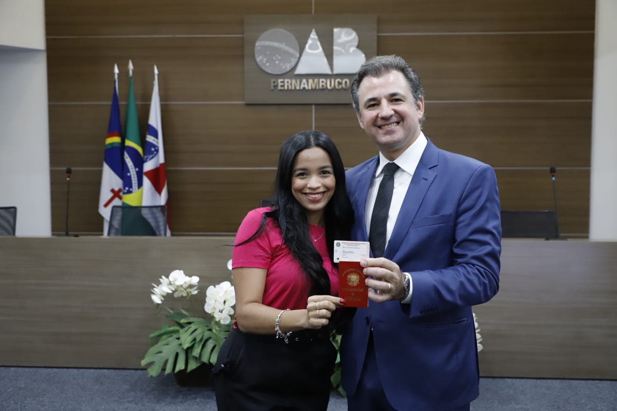 Entrega das carteiras dos novos advogados e advogadas