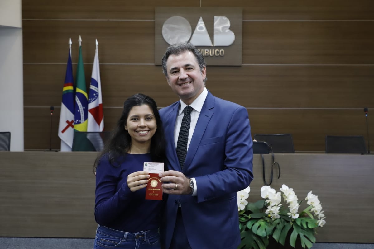 Entrega das carteiras dos novos advogados e advogadas
