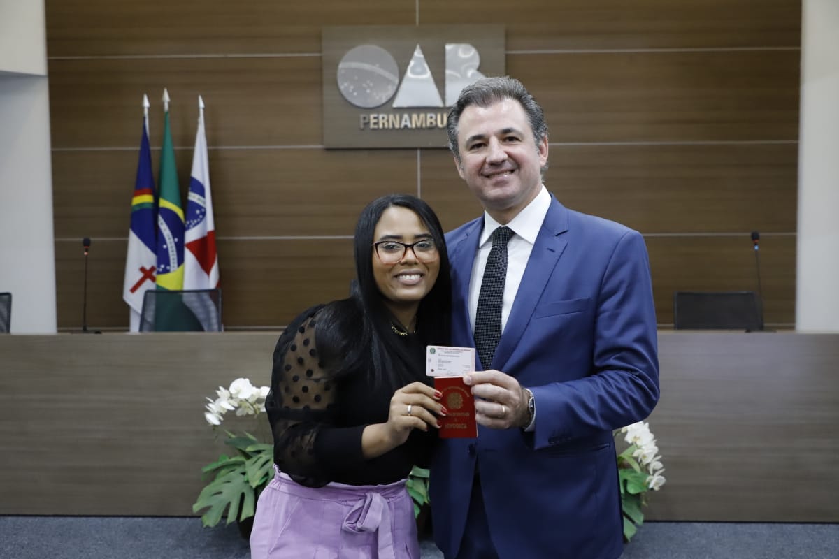 Entrega das carteiras dos novos advogados e advogadas