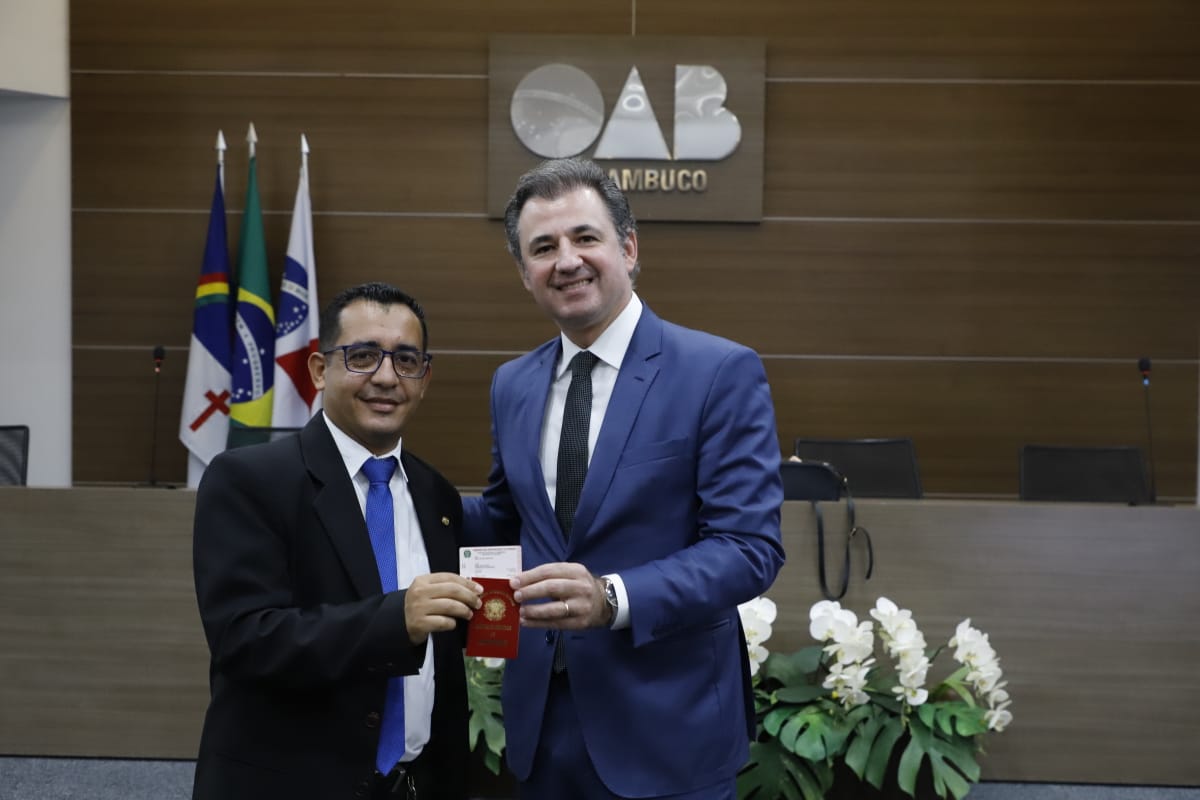Entrega das carteiras dos novos advogados e advogadas