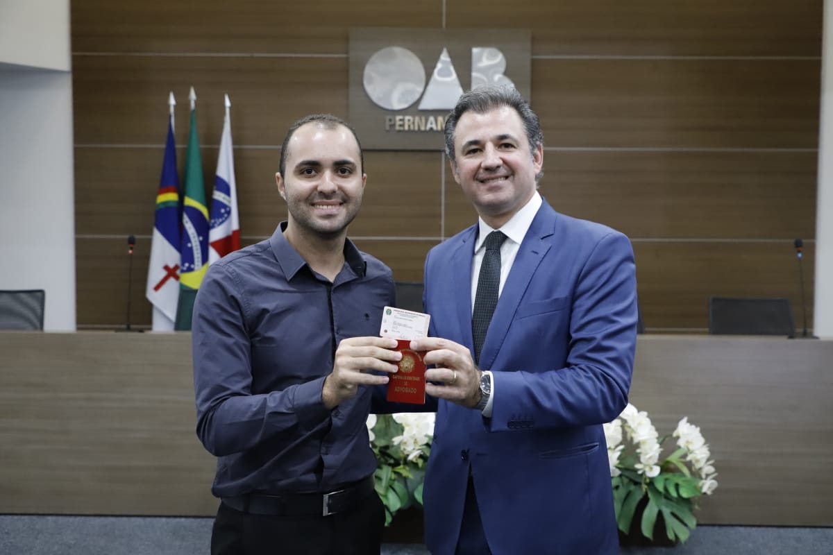 Entrega das carteiras dos novos advogados e advogadas