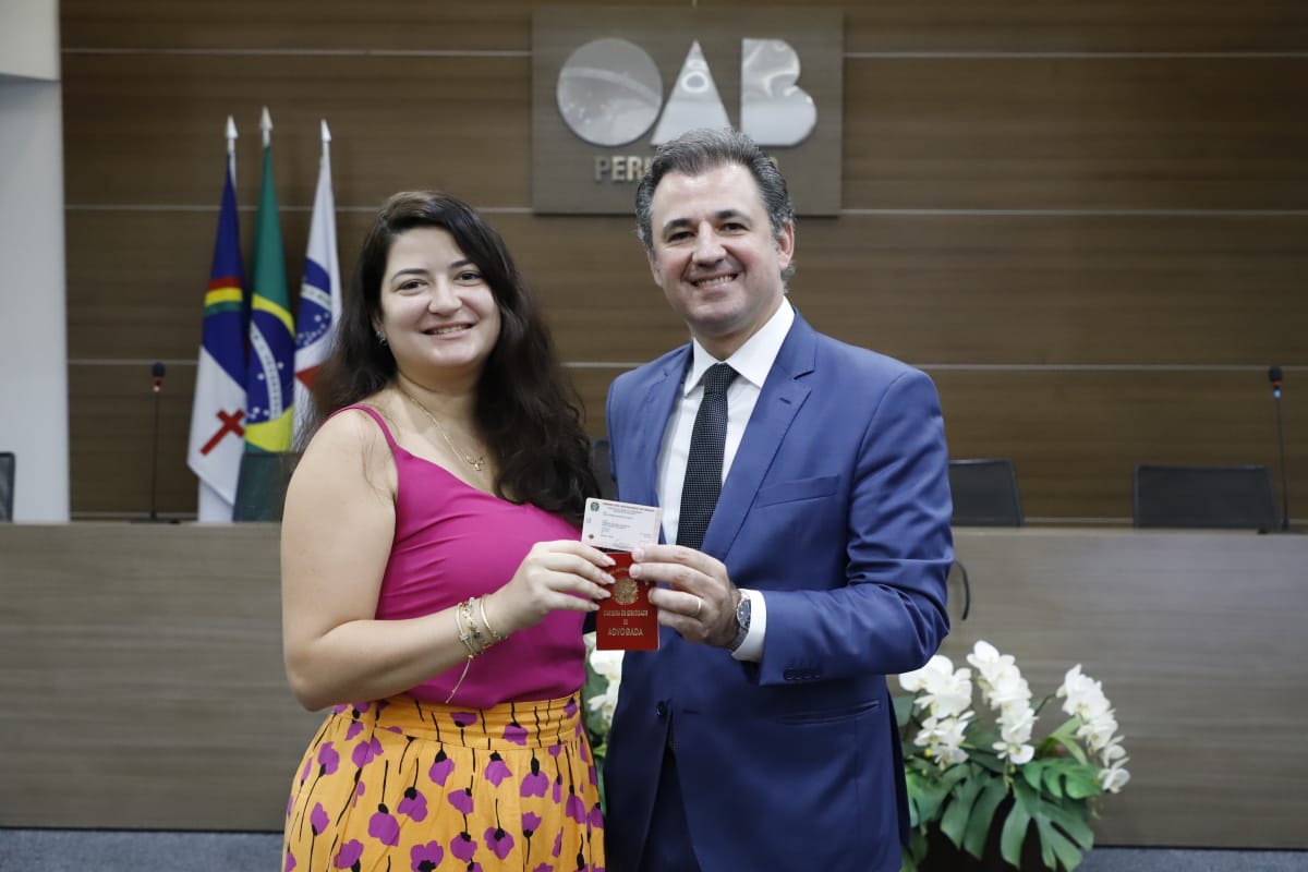 Entrega das carteiras dos novos advogados e advogadas