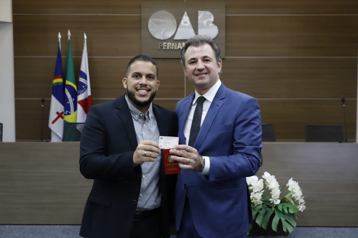 Entrega das carteiras dos novos advogados e advogadas