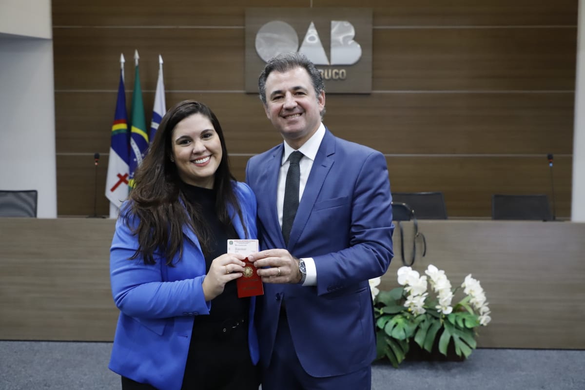 Entrega das carteiras dos novos advogados e advogadas