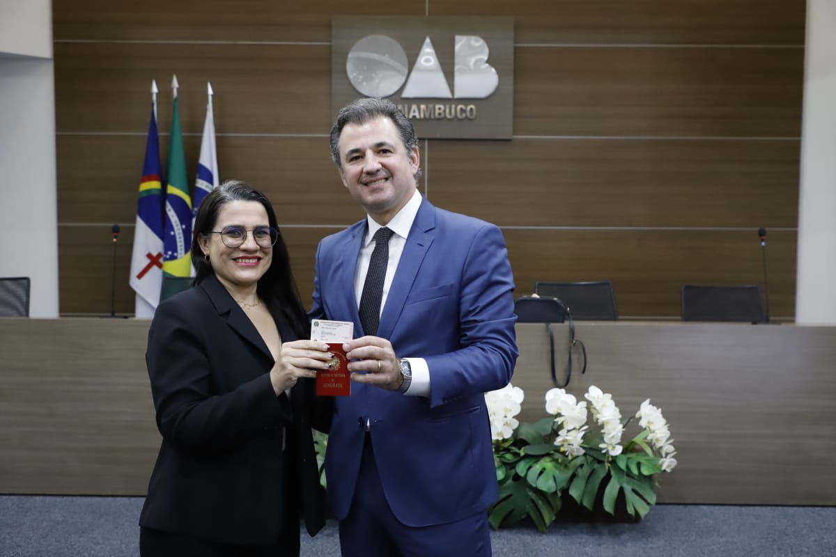Entrega das carteiras dos novos advogados e advogadas