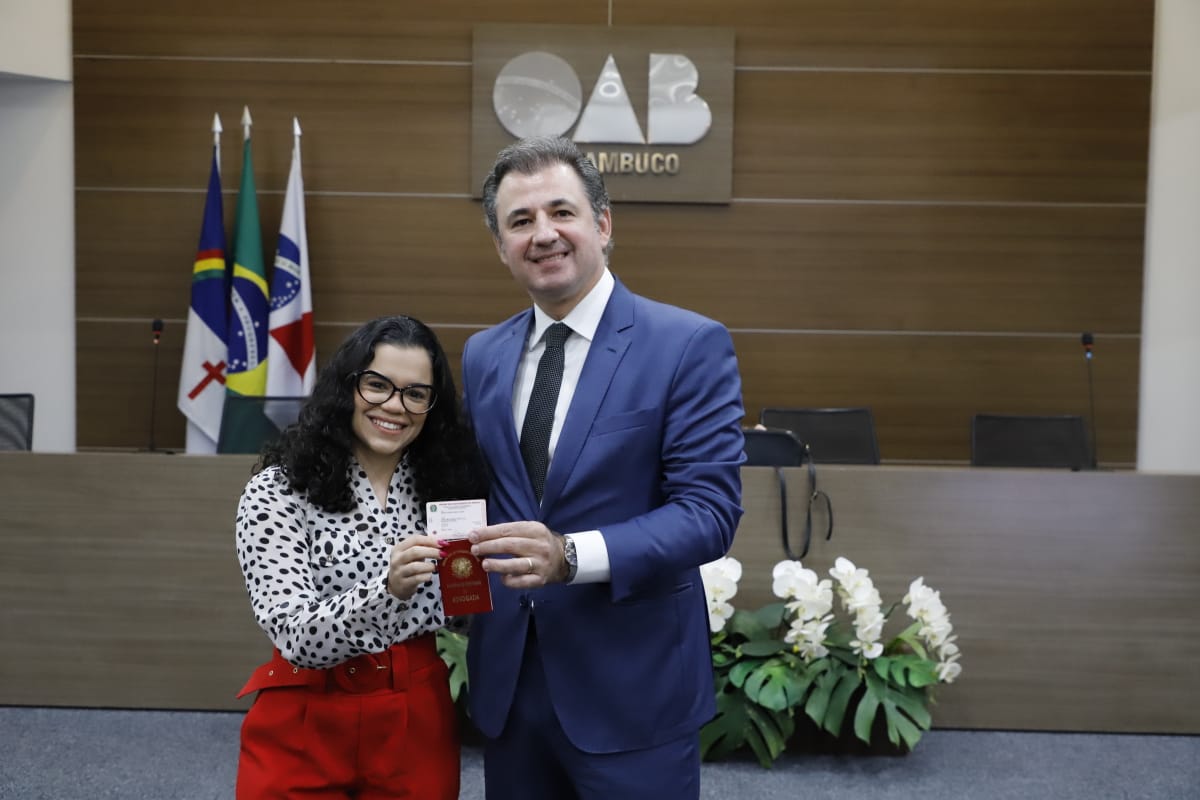 Entrega das carteiras dos novos advogados e advogadas