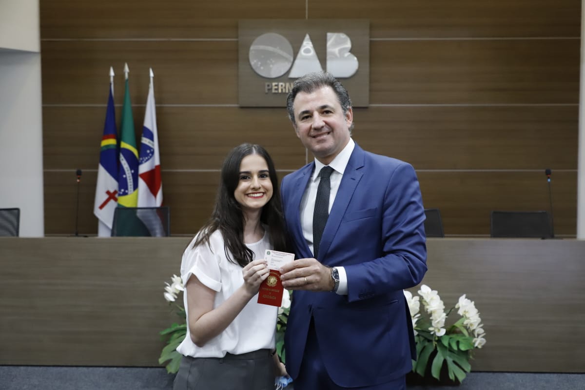 Entrega das carteiras dos novos advogados e advogadas